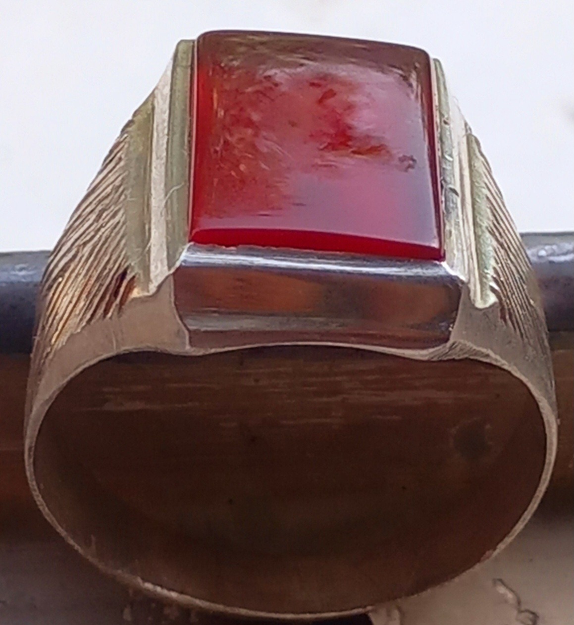 انگشتر نقره زیبا. با نگین گوهر عقیق یمنی آبدار اصل