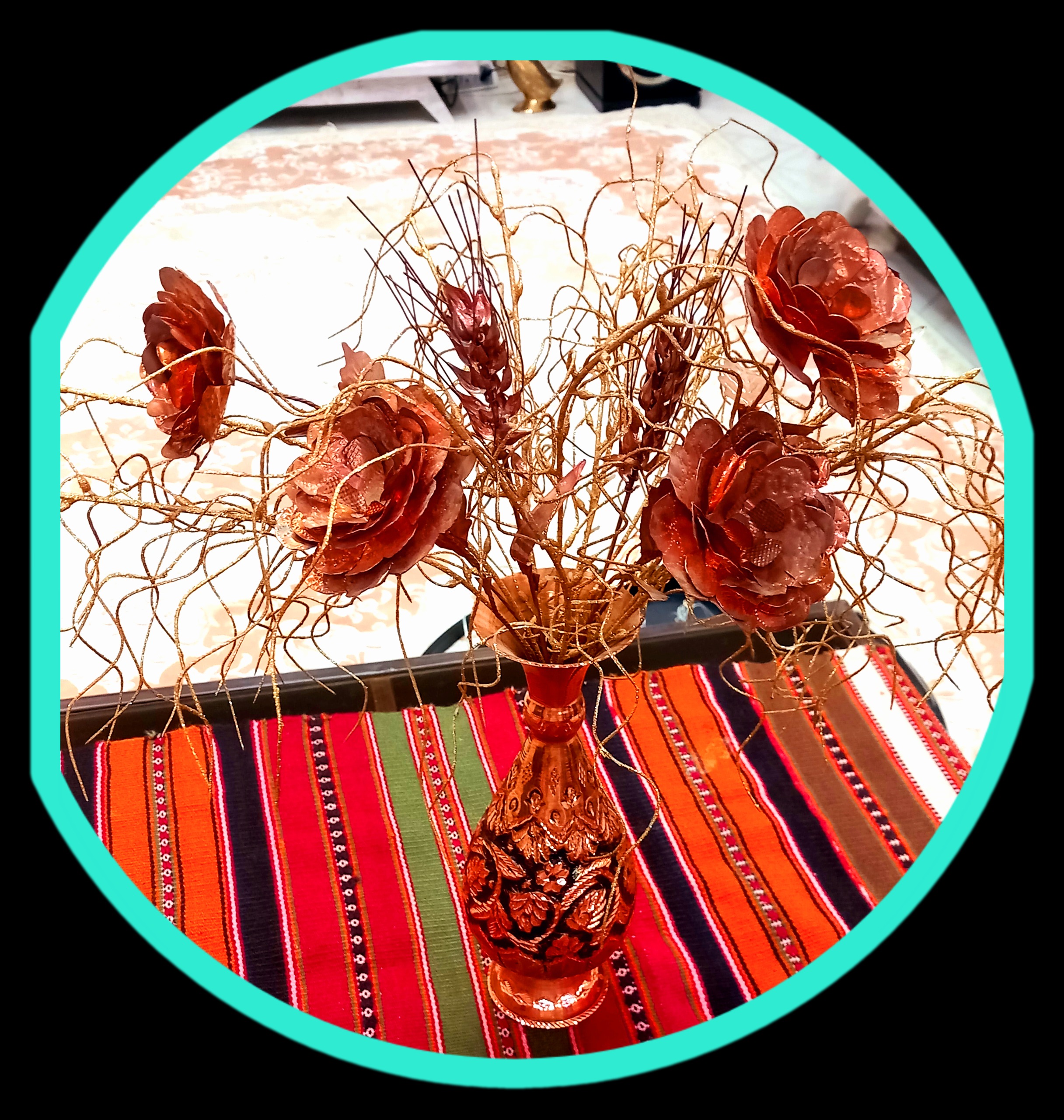 گلدان مسی و 4 شاخه گل رُز و 2 شاخه گندم مسی