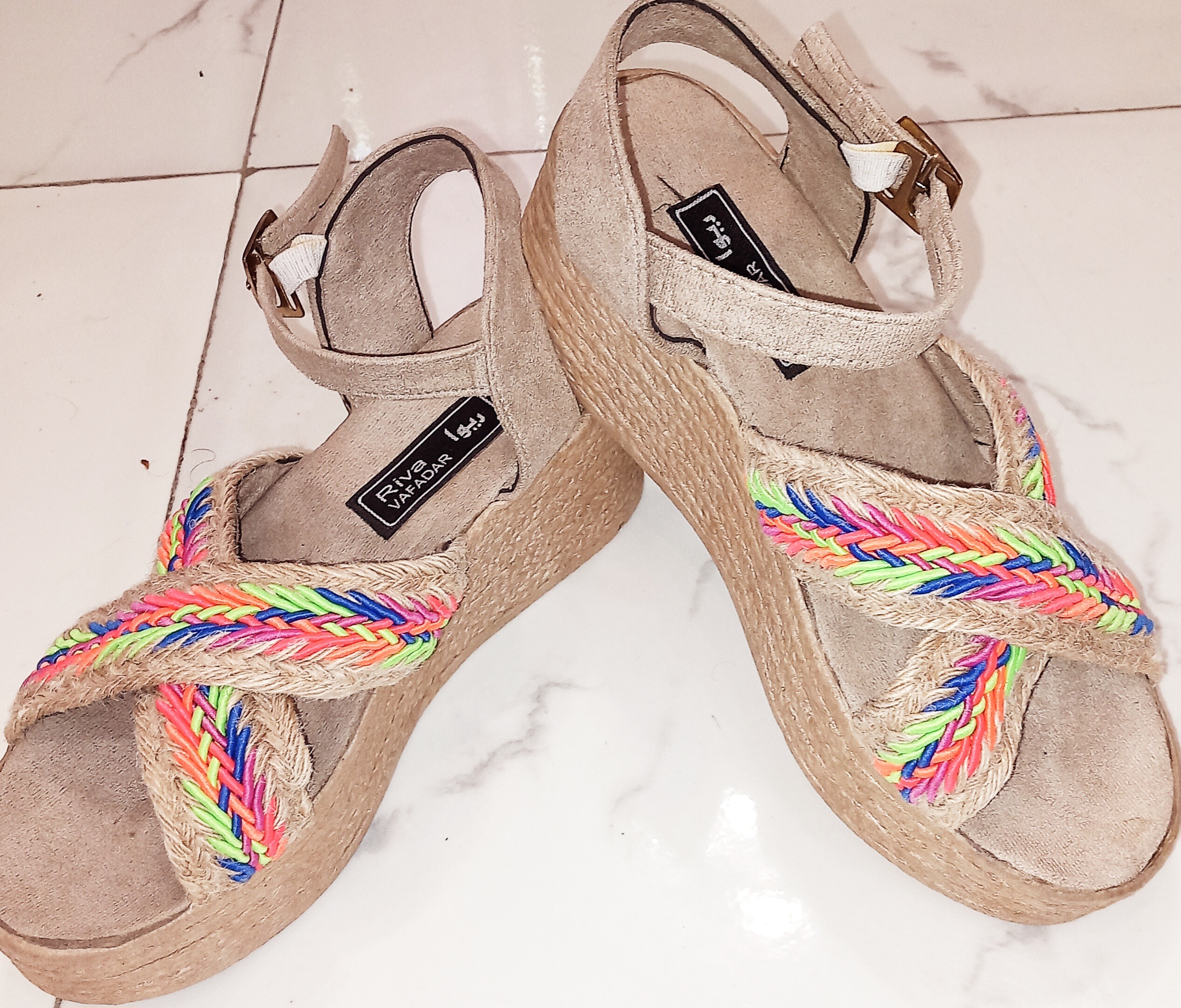 صندل فوقالعاده زیبا با رنگهای شاد و بینظیر