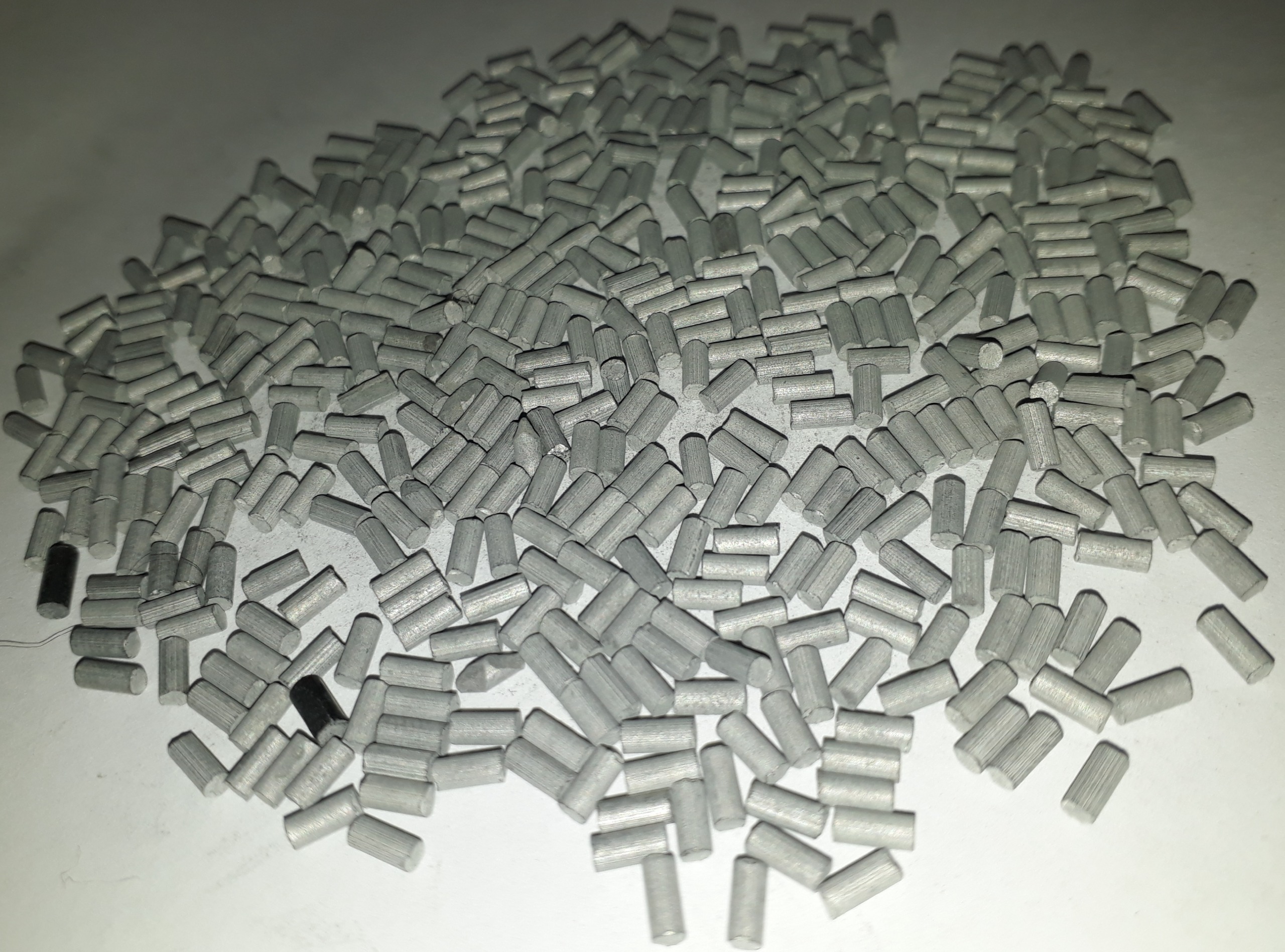 تعداد 1400عدد سنگ فندک طوسی رنگ خارجی ضخیم