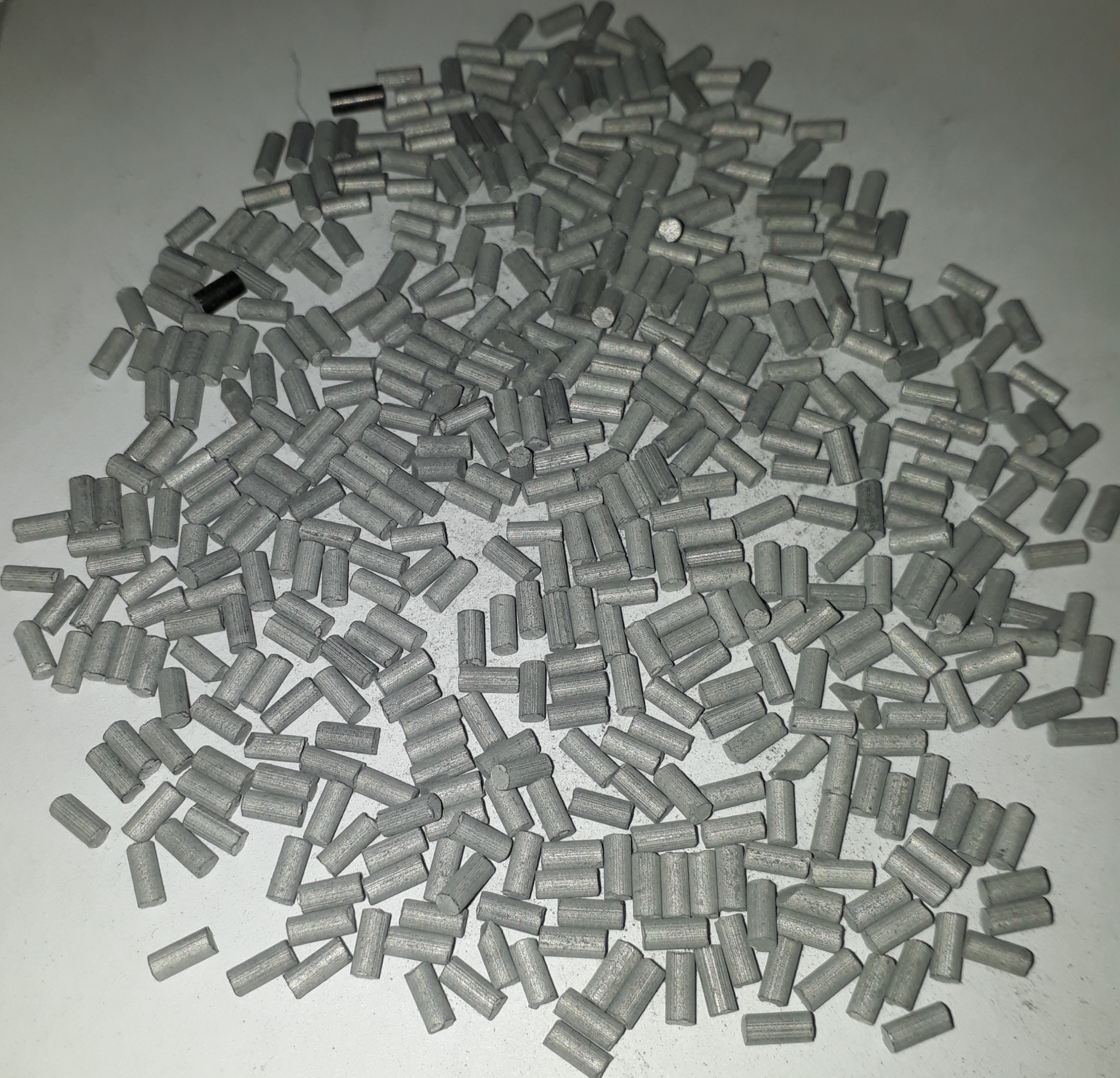 تعداد 1450عدد سنگ فندک طوسی رنگ خارجی ضخیم