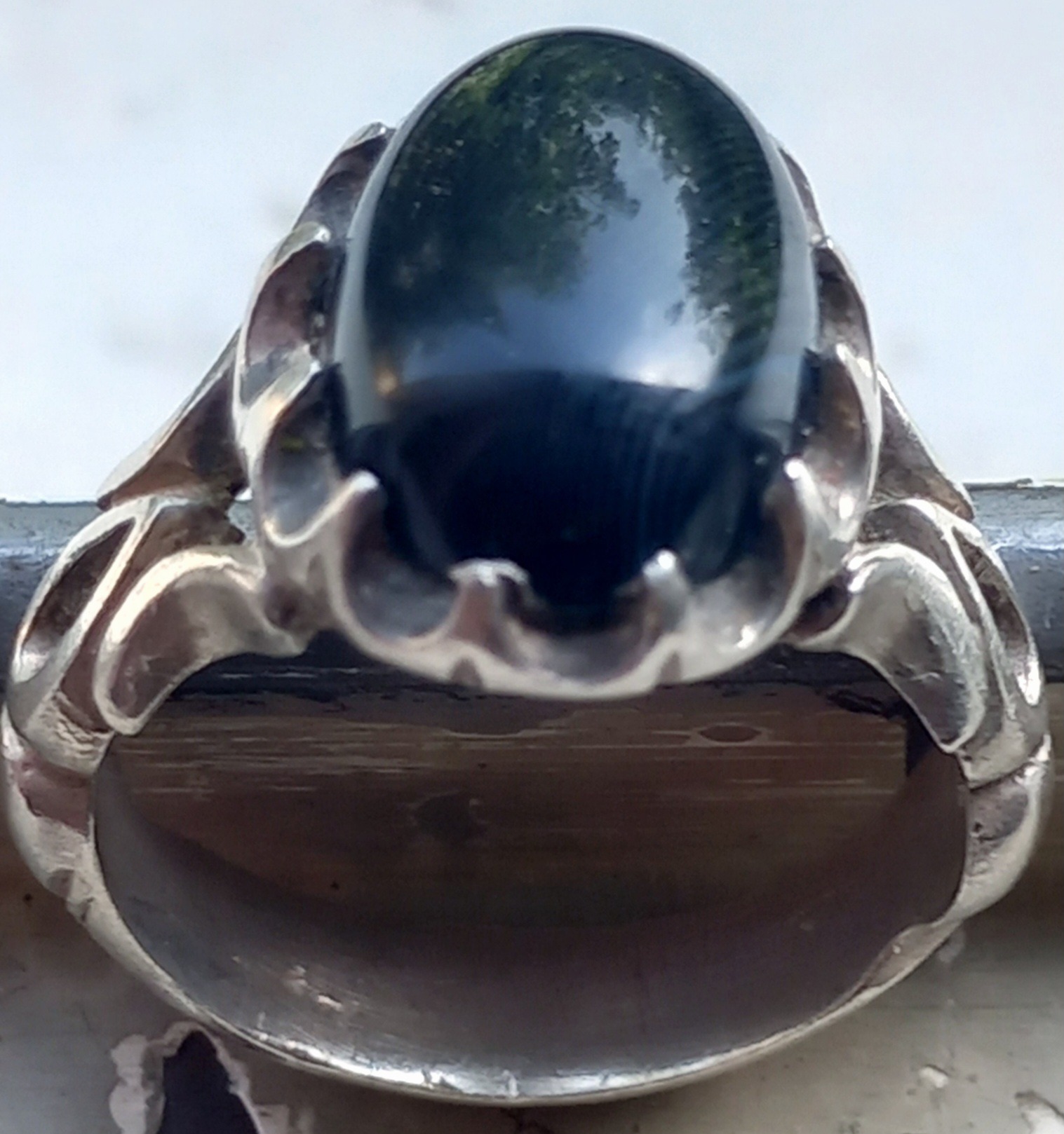 انگشتر بی نظیر نقره دورچنگی با نگین عقیق رگه دار