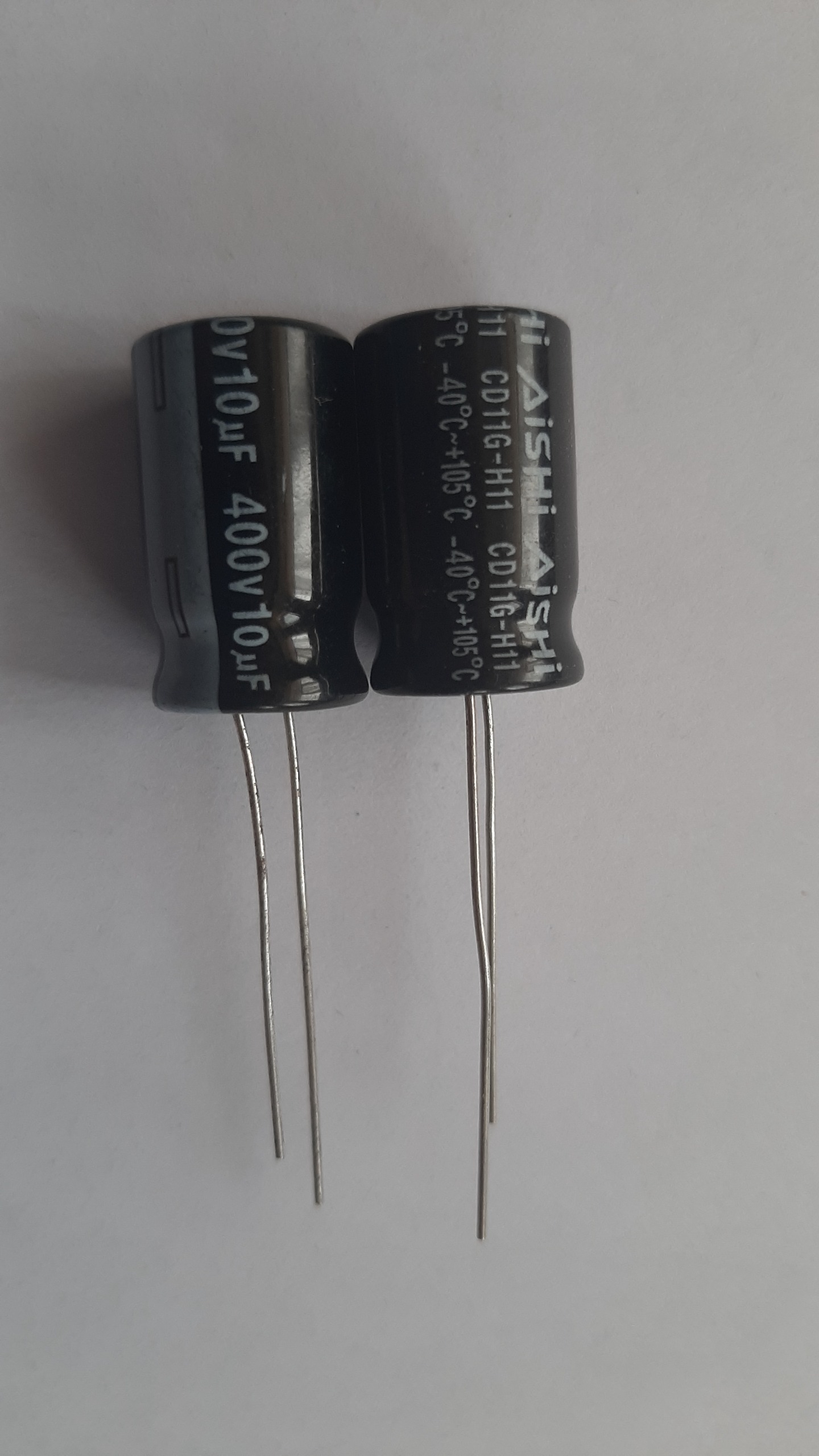 خازن الکترولیتی 10uF - 400 V بسته 100 عددی