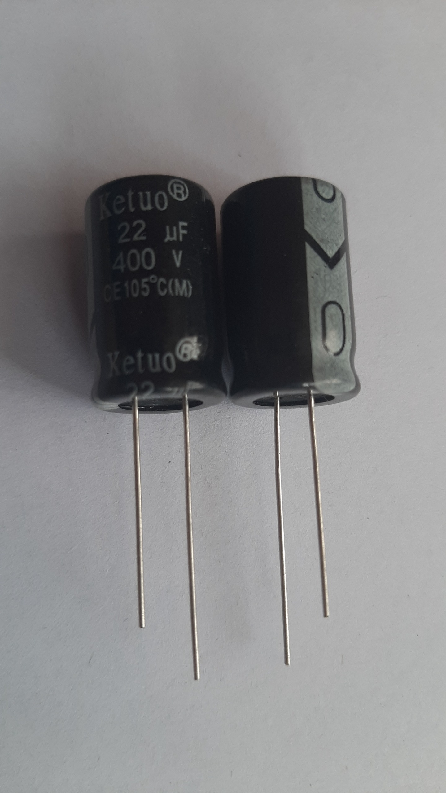 خازن الکترولیتی 22uF - 400V بسته 100 عددی