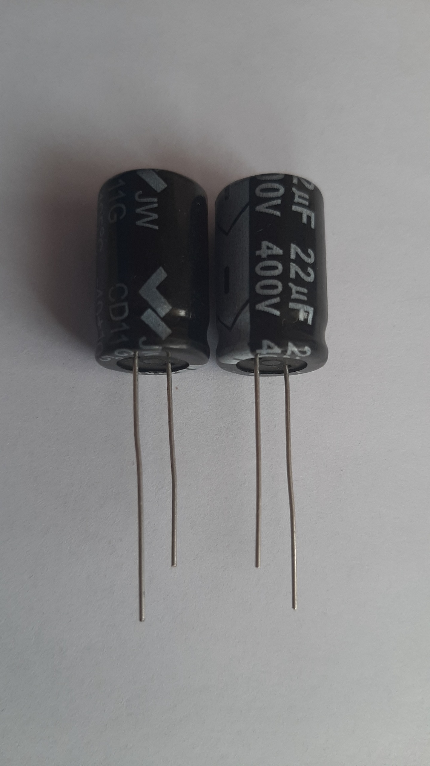 خازن الکترولیتی 22uF - 400V بسته 100 عددی