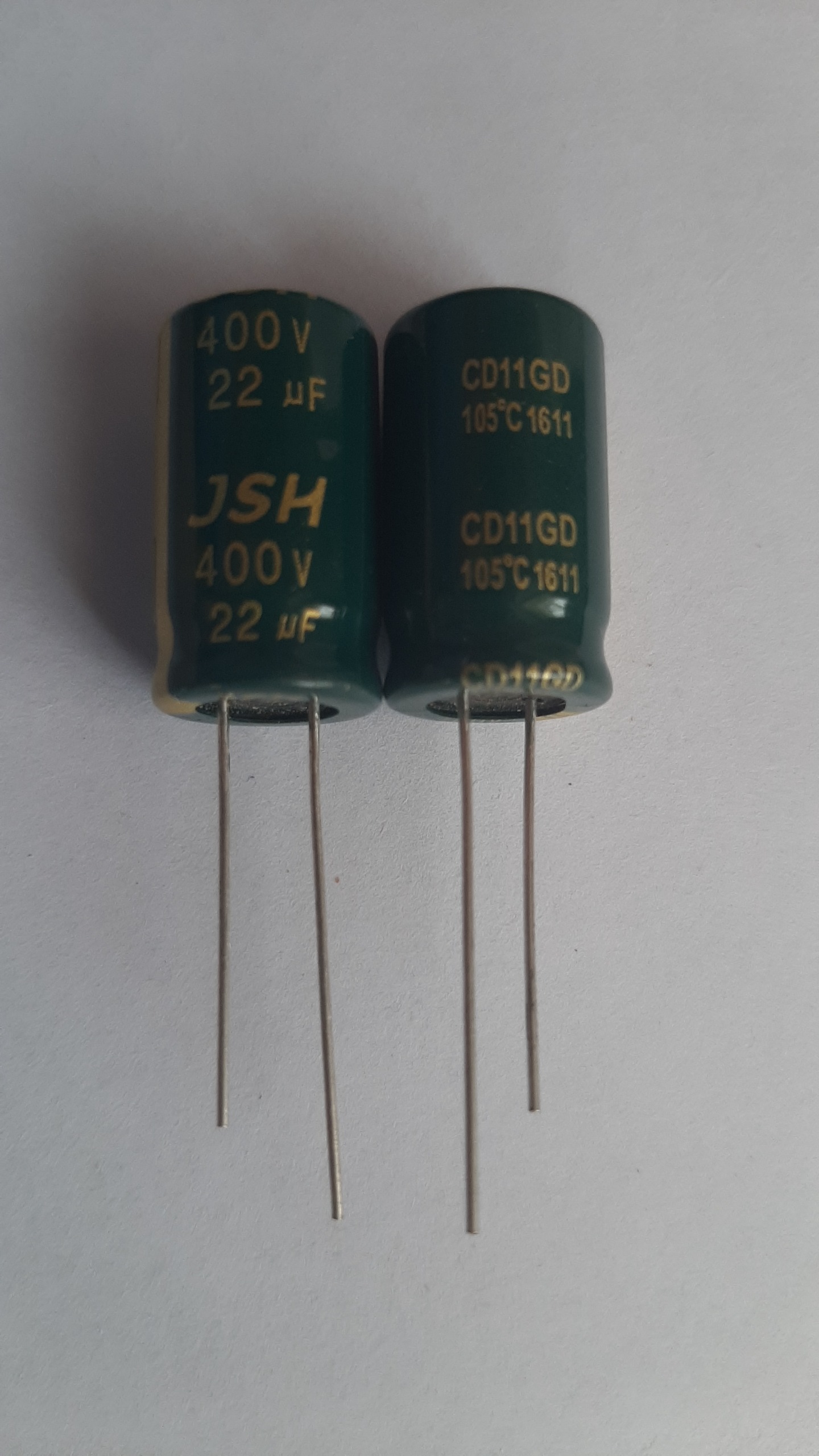 خازن الکترولیتی 22uF - 400V بسته 100 عددی