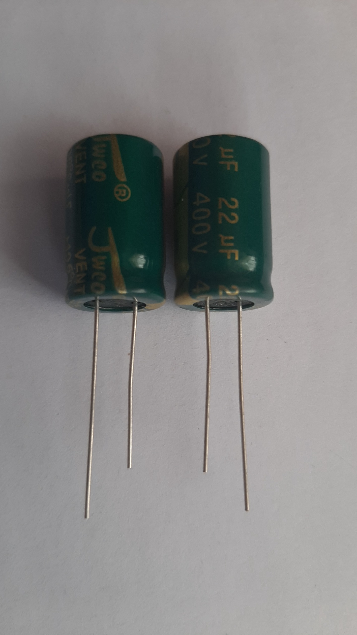 خازن الکترولیتی 22uF - 400 V بسته 69 عددی