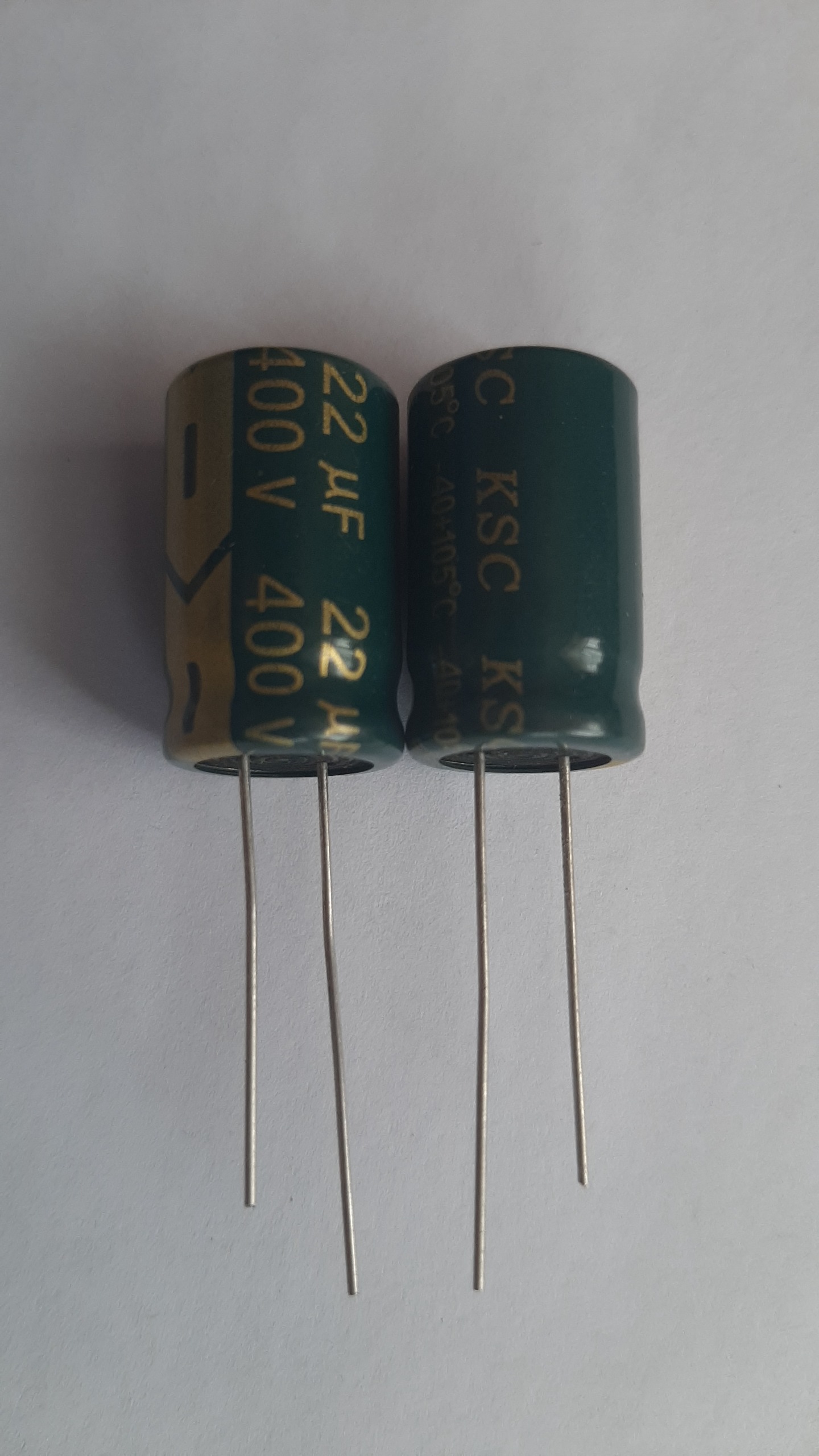 خازن الکترولیتی 22uF - 400V بسته 100 عددی