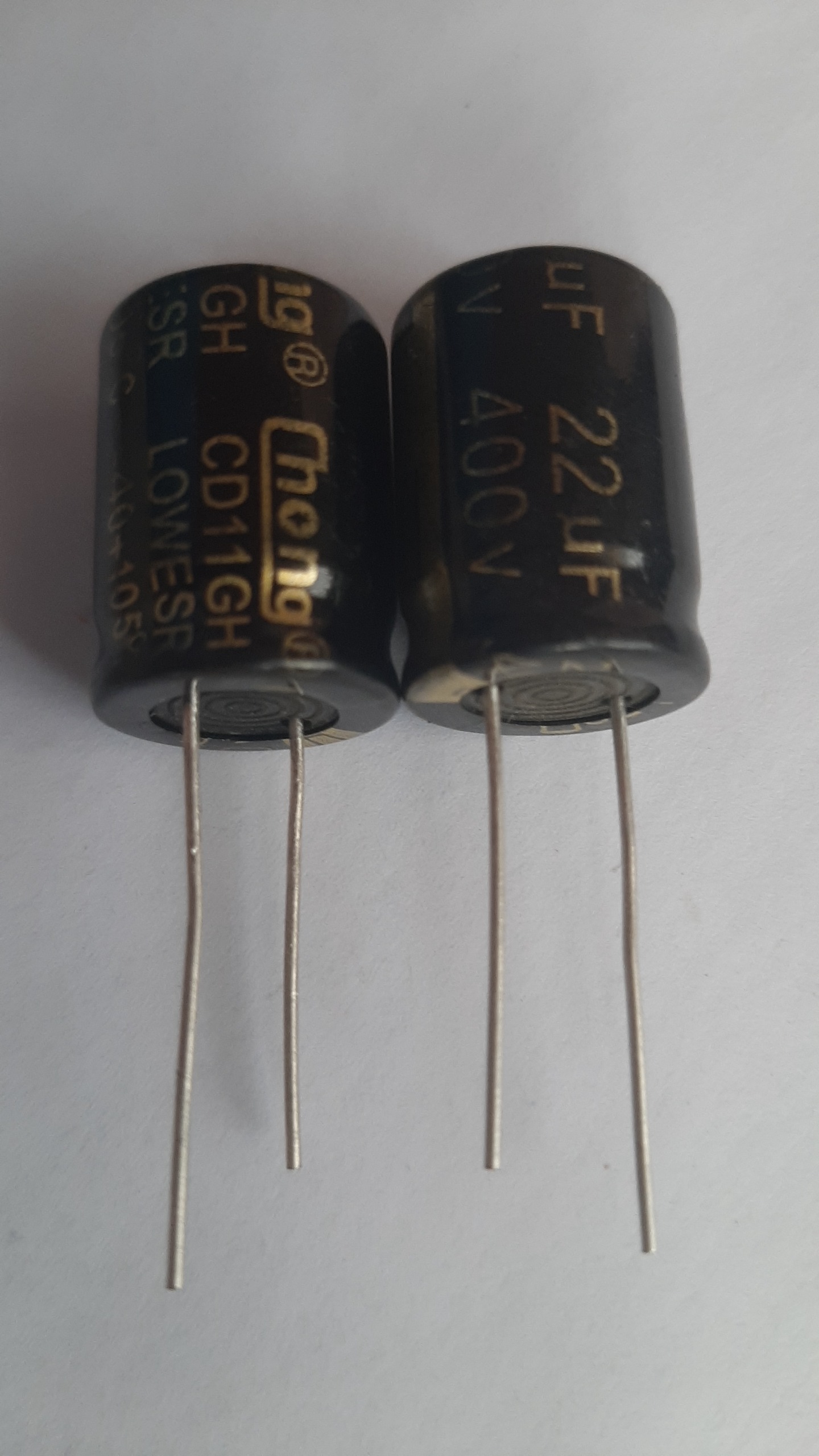خازن الکترولیتی 22uF - 400V بسته 112 عددی