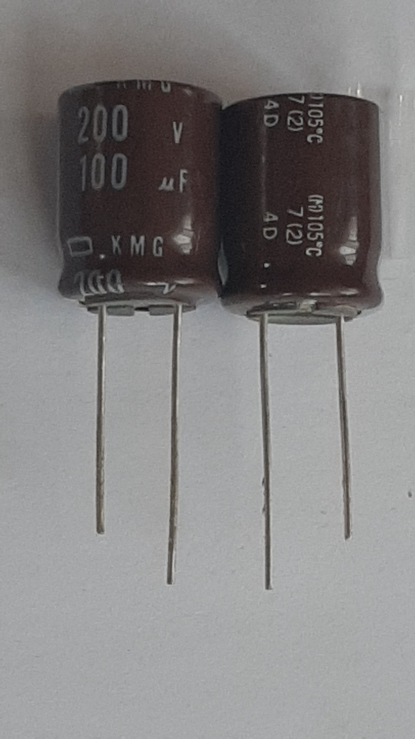 خازن الکترولیتی 100uF - 200V بسته 185 عددی