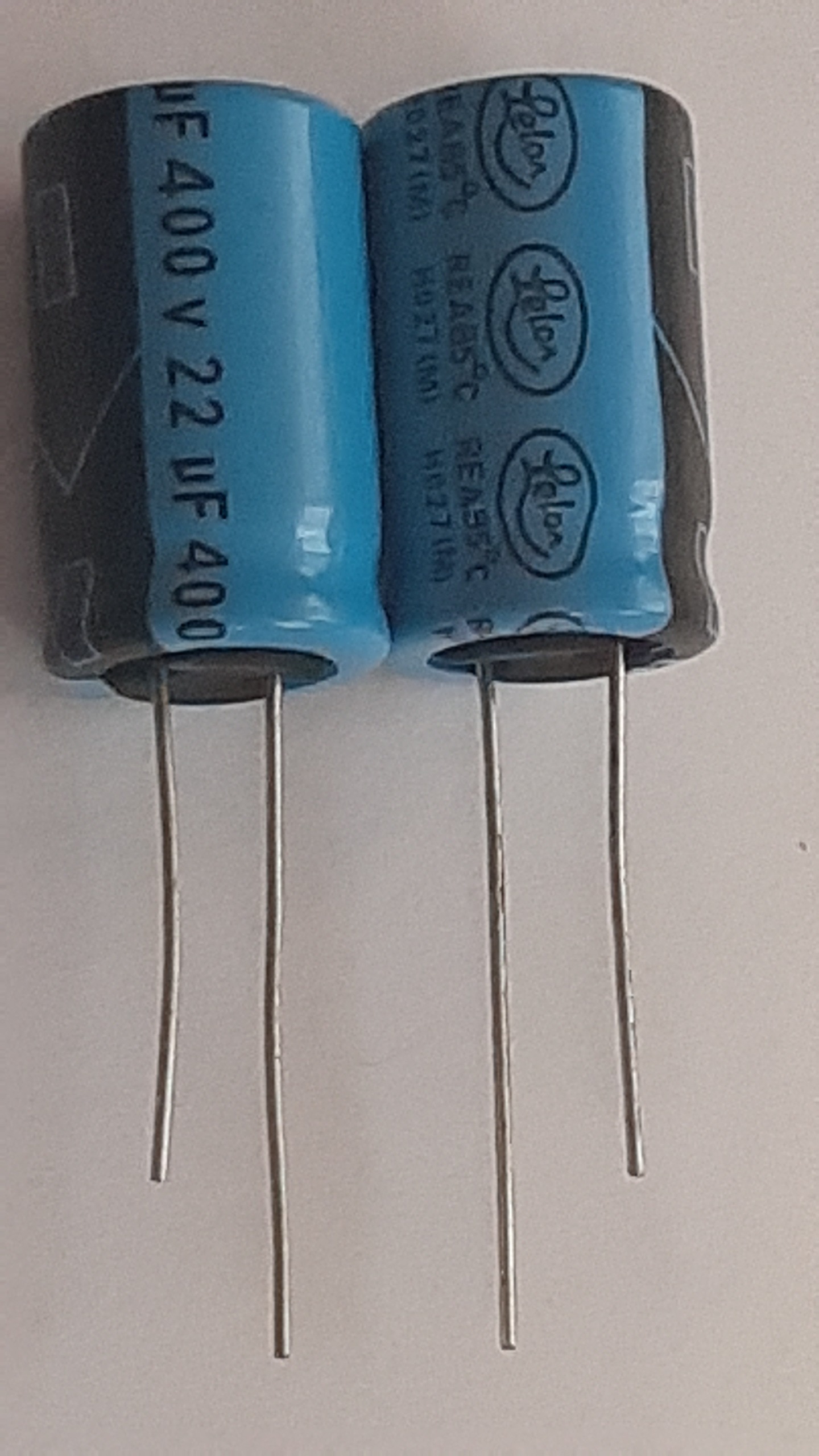 خازن الکترولیتی 22uF - 400V بسته 29 عددی