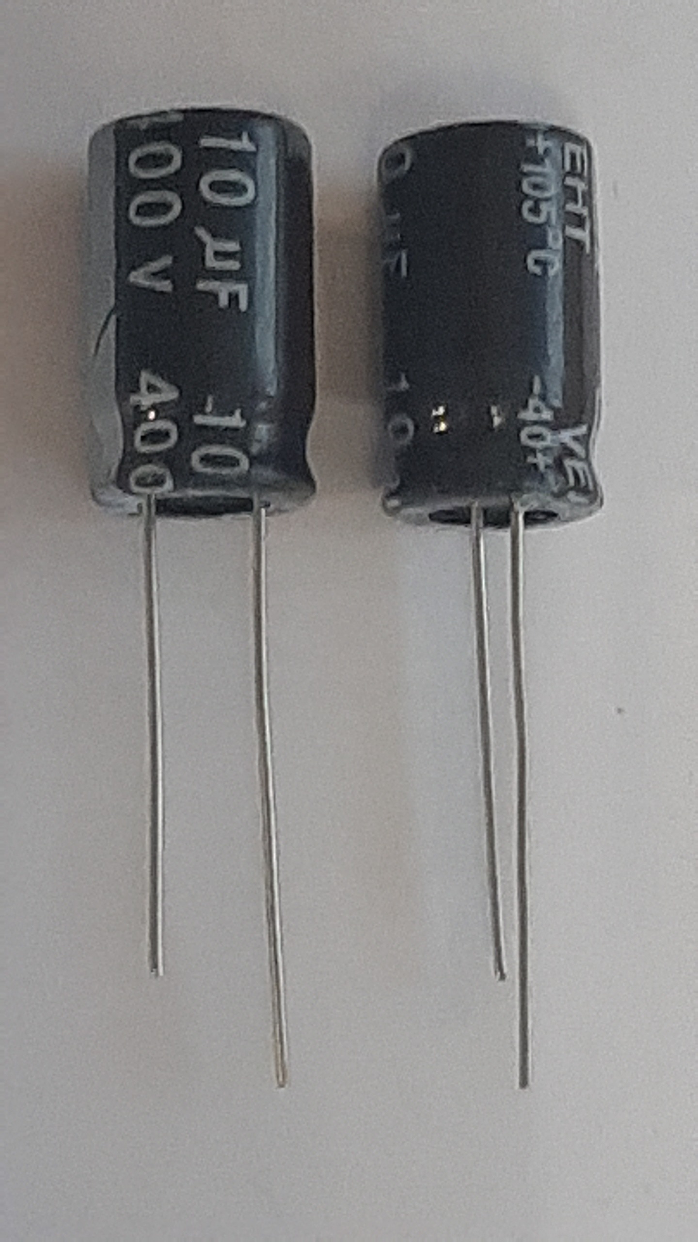 خازن الکترولیتی 10uF - 400V بسته 94 عددی