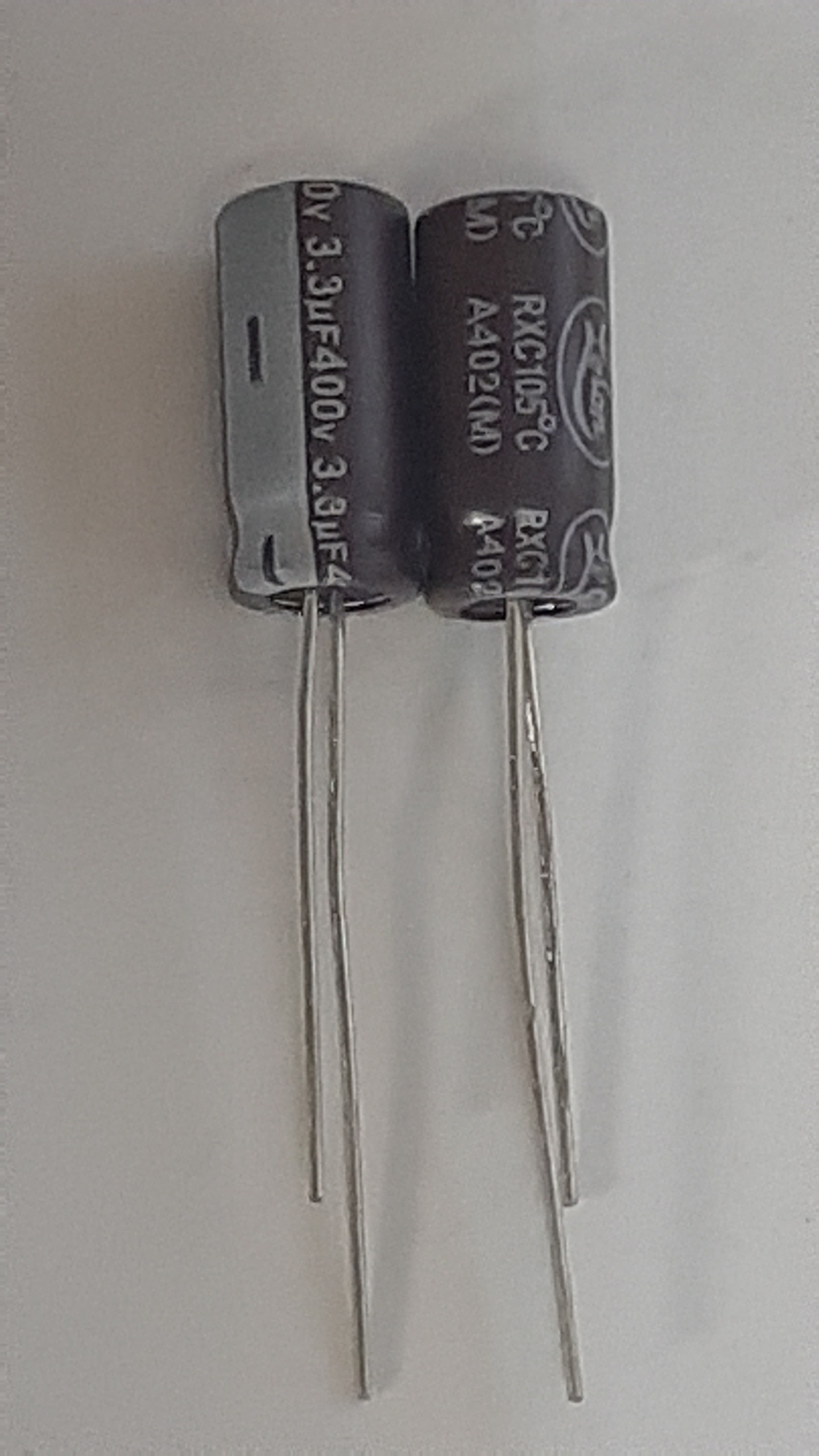 خازن الکترولیتی 3.3uF - 400V بسته 180 عددی