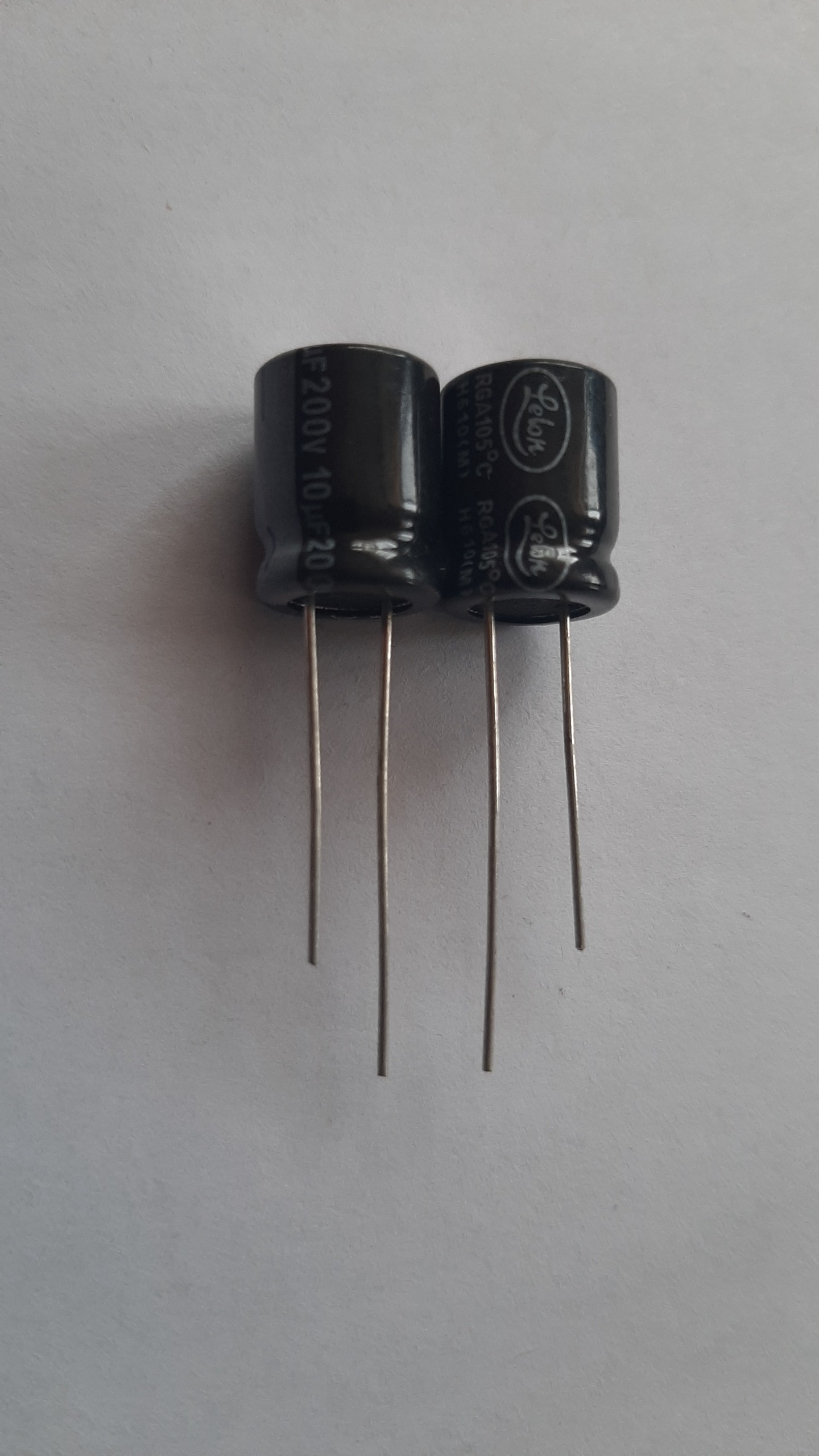 خازن الکترولیتی 10uF - 200V بسته 100 عددی