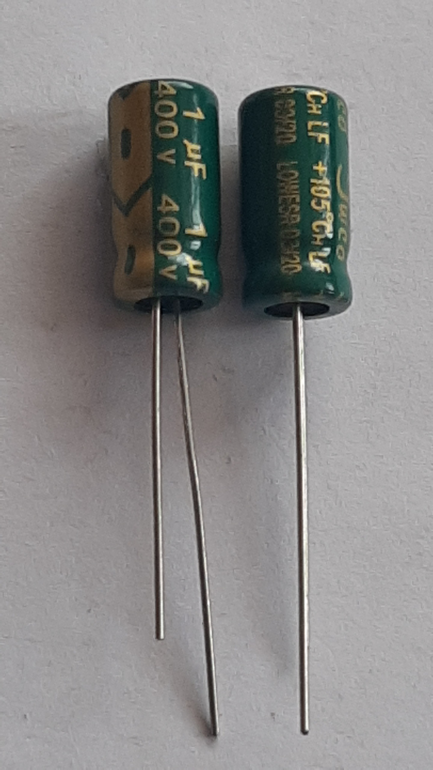 خازن الکترولیتی 1uF - 400 V بسته 500 عددی
