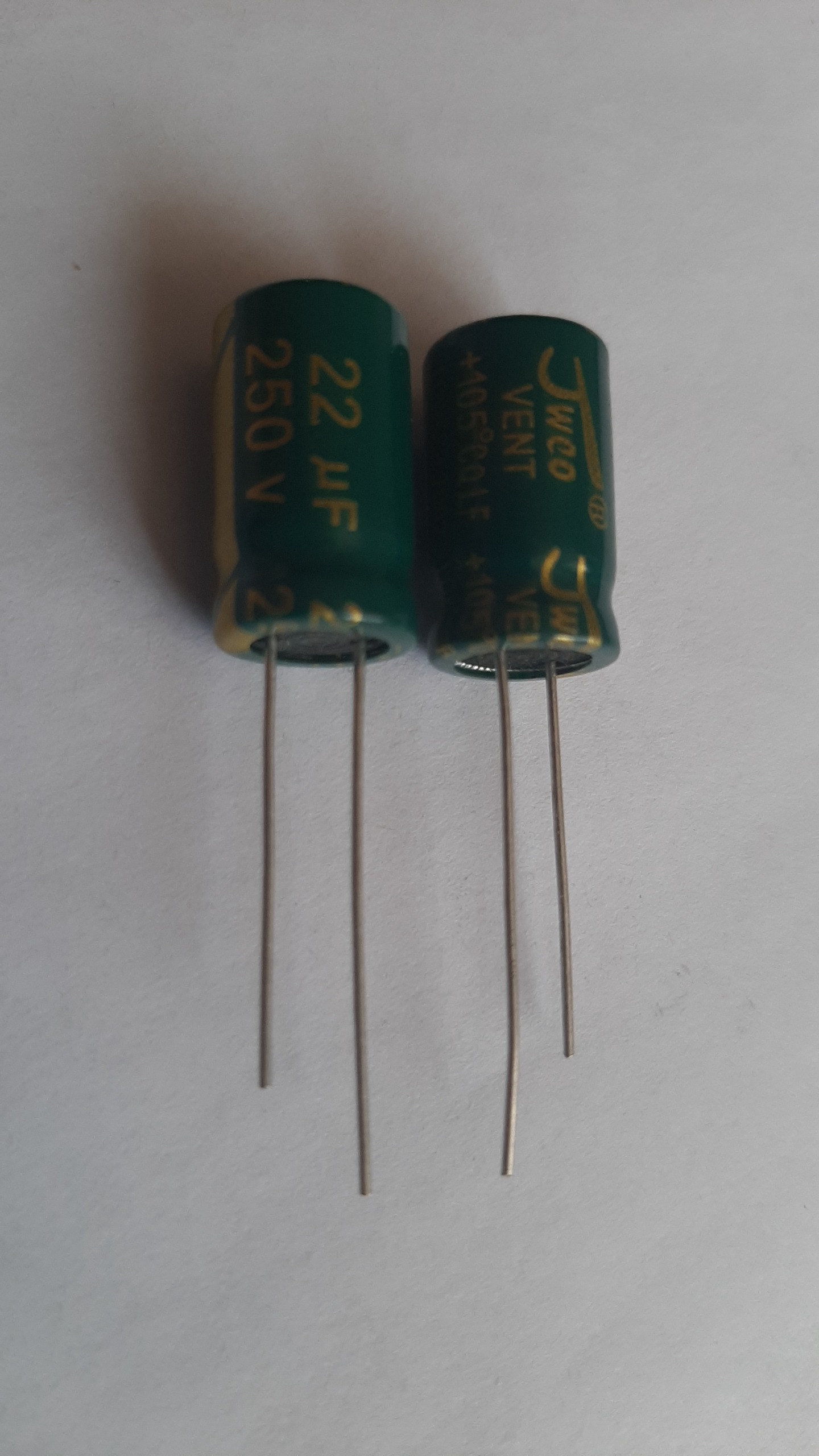 خازن الکترولیتی 22uF - 250V بسته 39 عددی