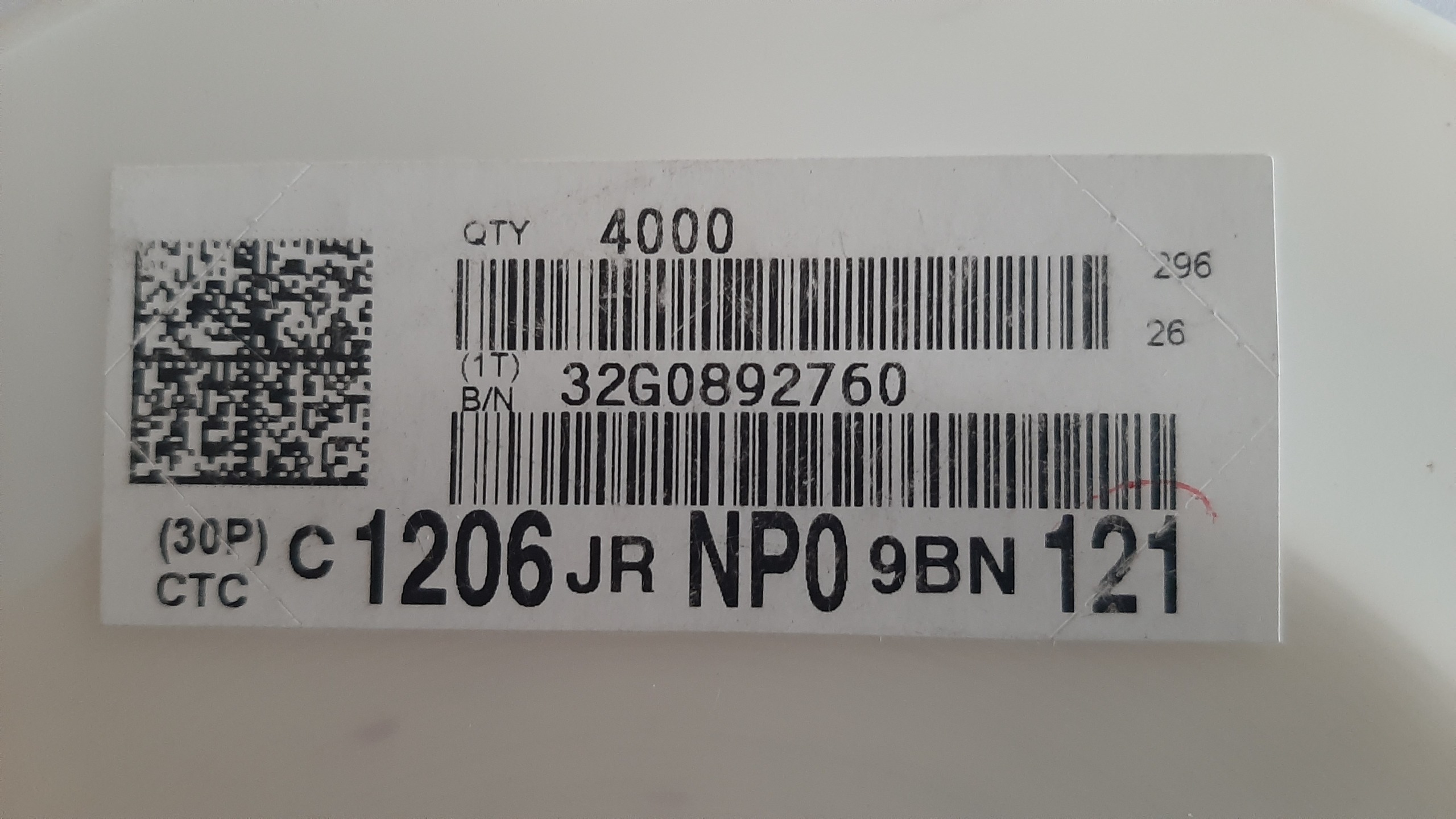 خازن SMD (120PF - 50V ) 5% 1206 رول 2570 عددی