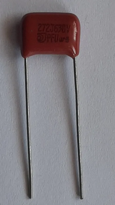 خازن پلی استر 2/7nF 630V بسته 100 عددی