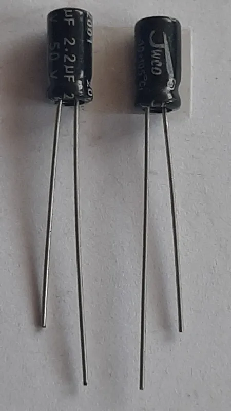 خازن الکترولیتی 2.2uF 50V بسته 100 عددی