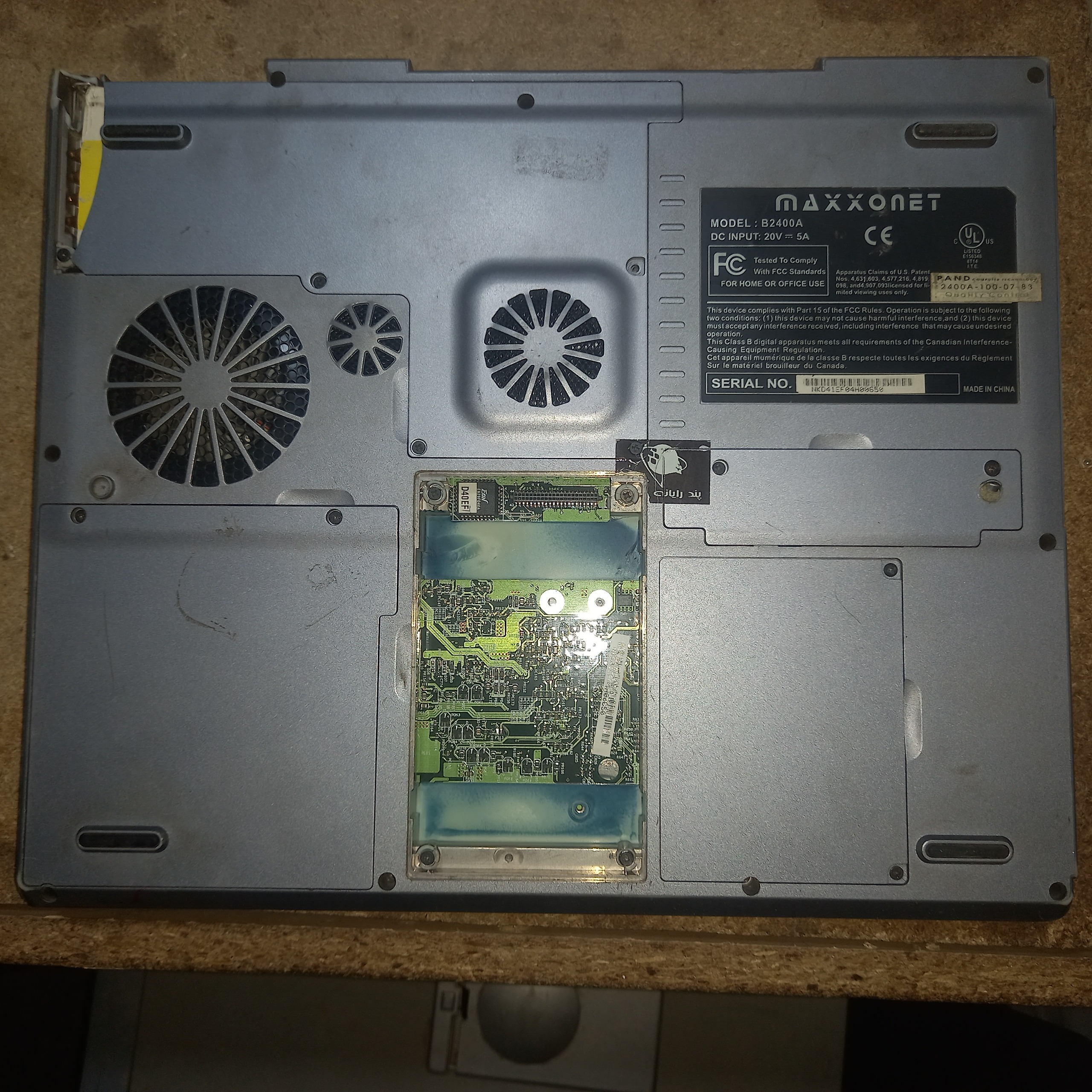 لپ تاپ قدیمی بدون مانیتور