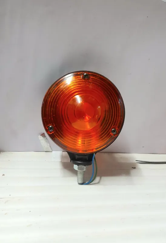 چراغ پایه دار روی گلگیر، دو رو