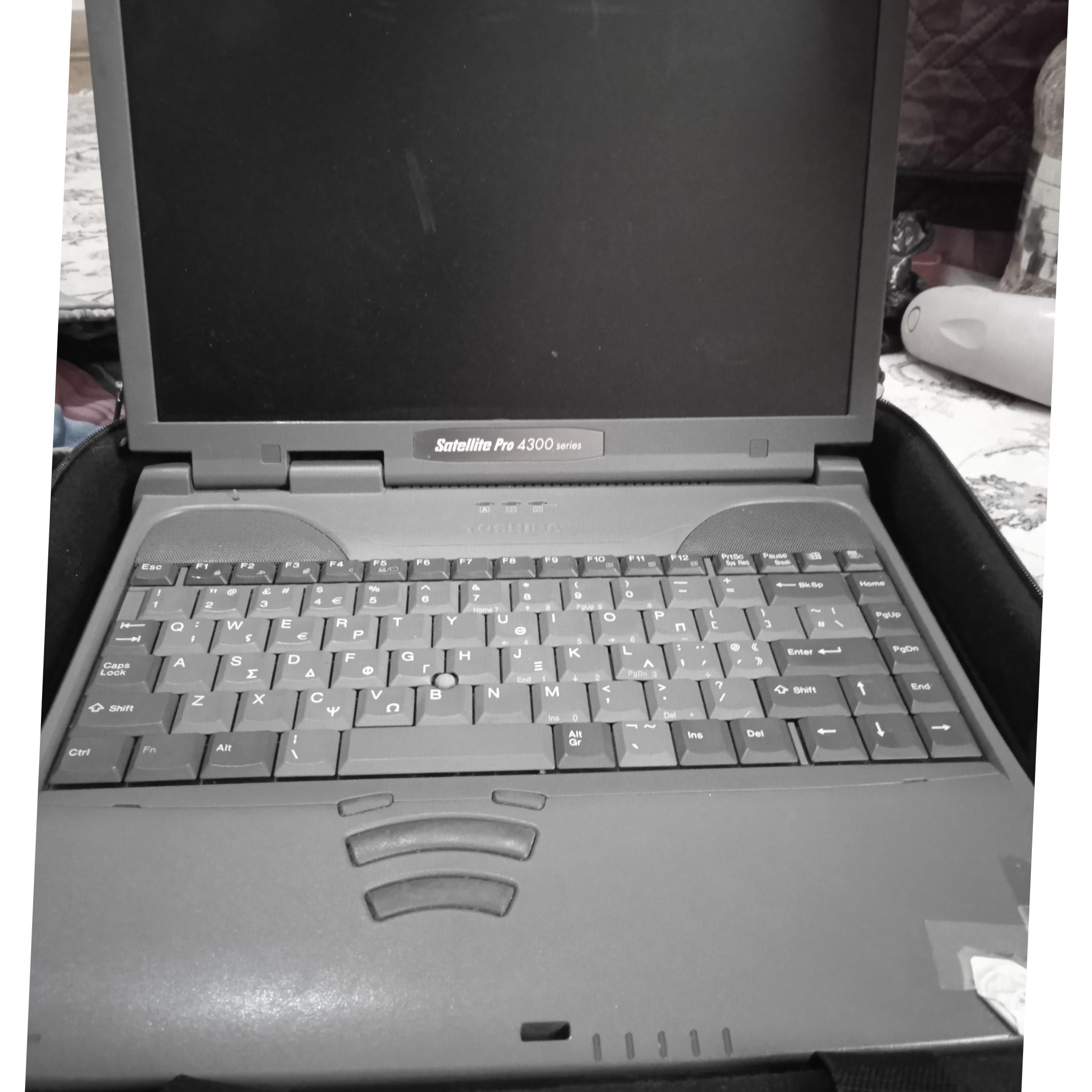 لپ تاپ توشیبا قدیمی satellite