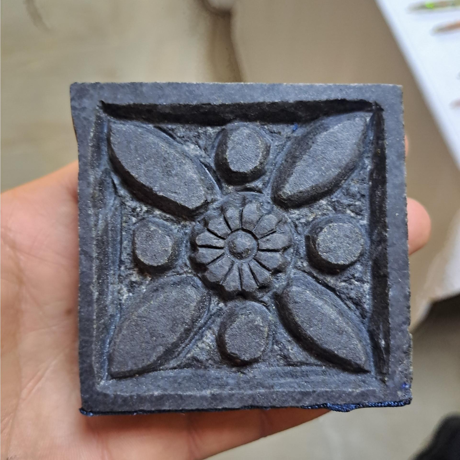 درفش کاویانی سنگی