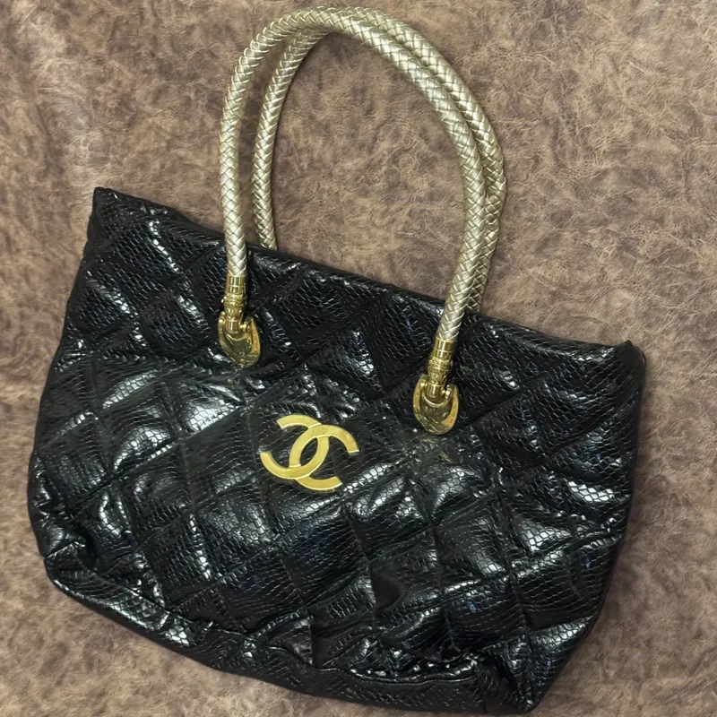 کیف دستی ورنی شنل