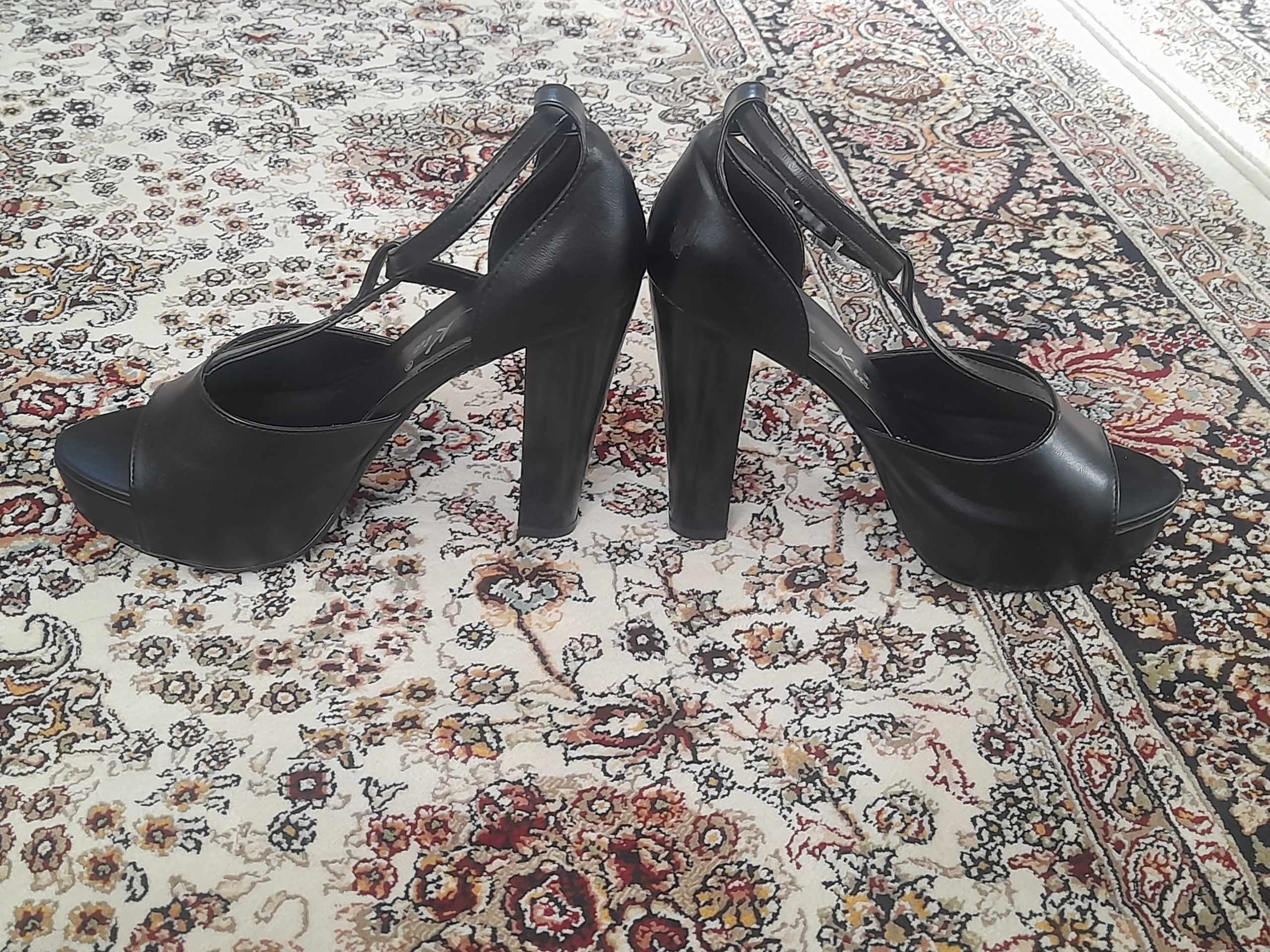 کفش مجلسی زنانه شیک 10سانت پاشنه داره