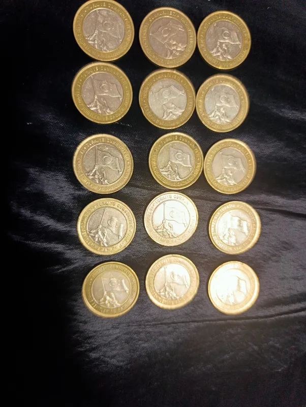 15 تا سکه یک لیر یادبودی