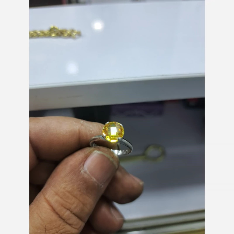 انگشتر زنانه نقره عیار 925 مدل تک تخمه توپاز