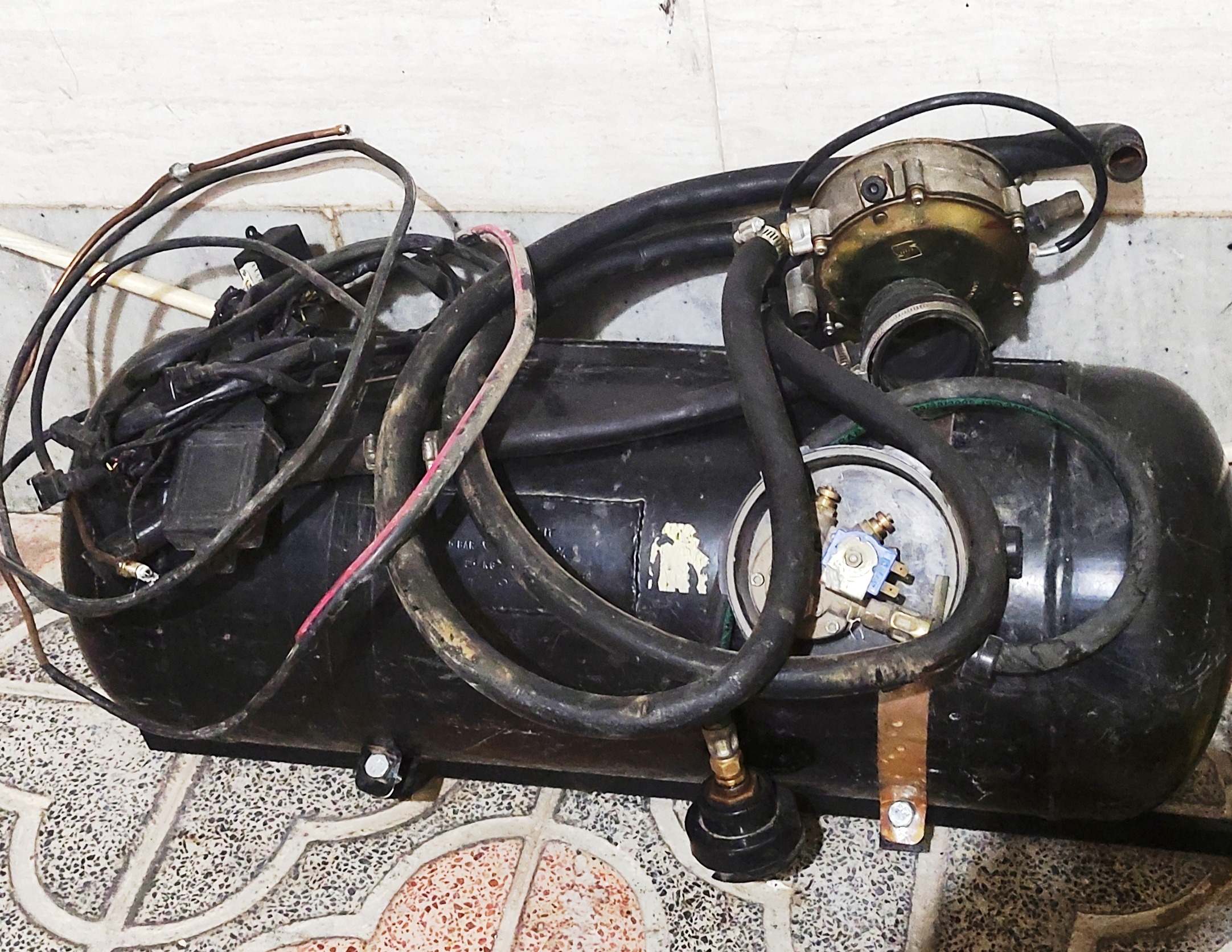 مخزن دوگانه سوز LPG توضیحات دارد