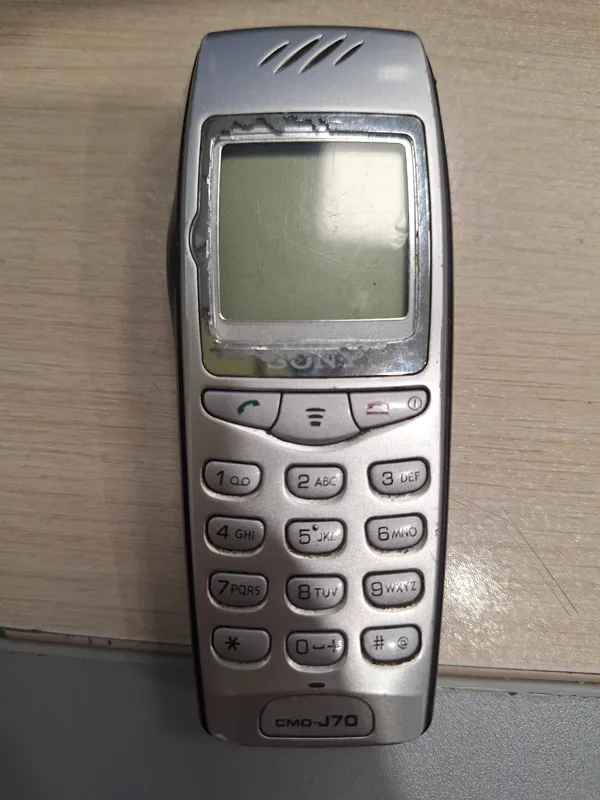 گوشی موبایل قدیمی J70