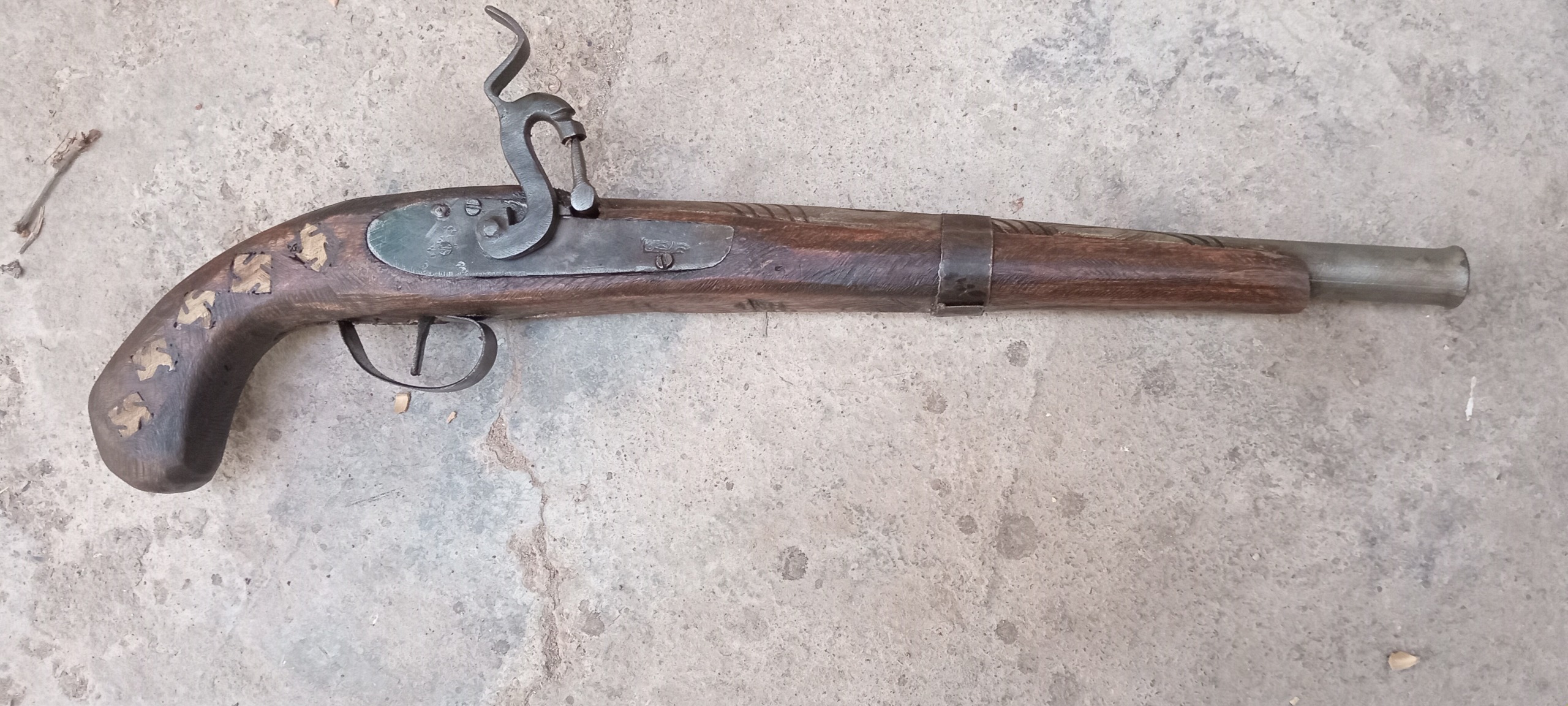 تپانچه دست ساز دکوری