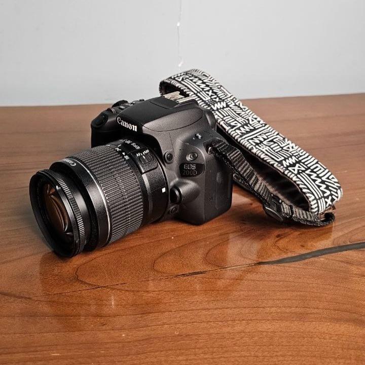Canon EOS 200dدر حد نو/ فوقالعاده تمیز