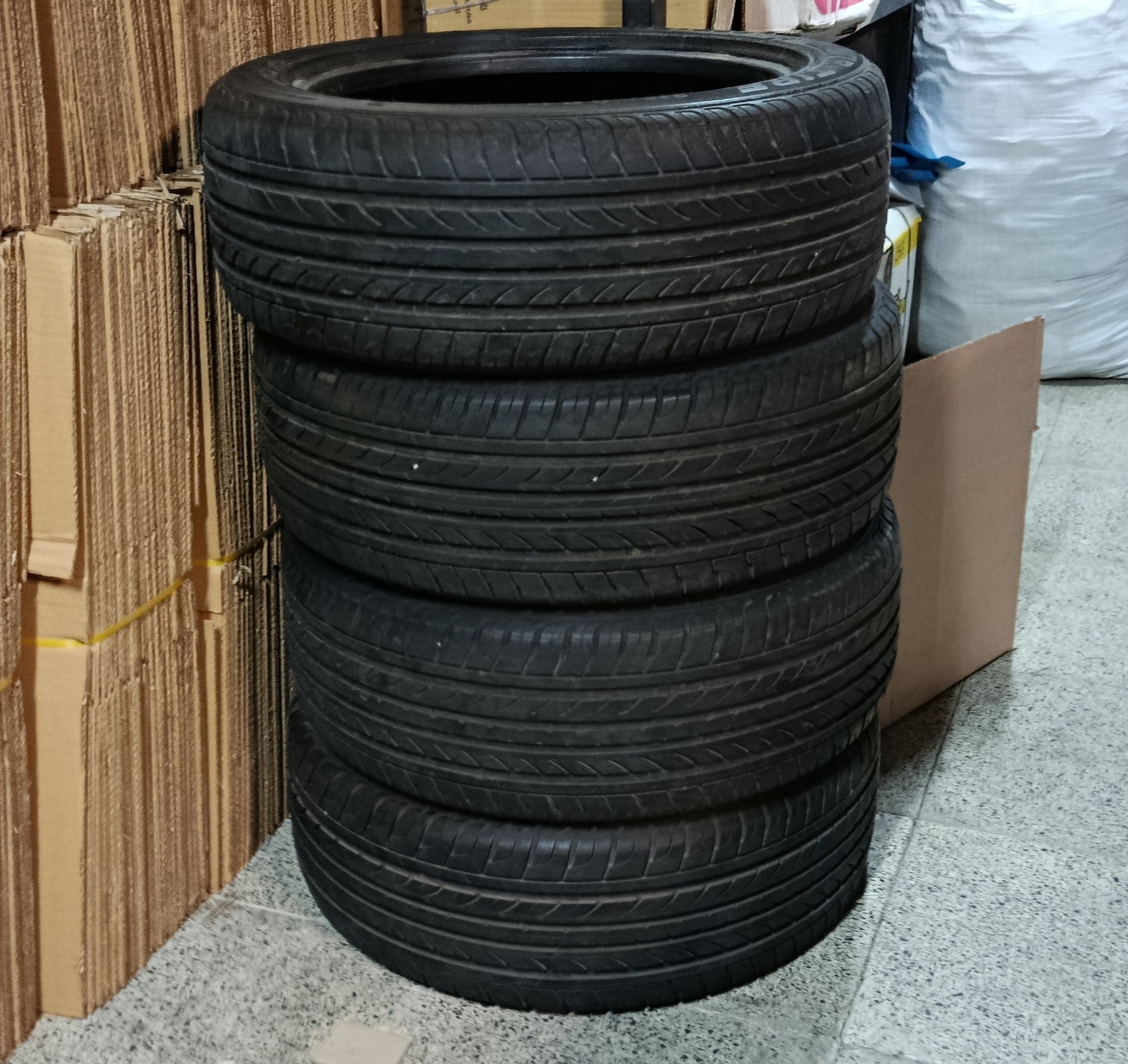 لاستیک کویر 215/50/17 چهار حلقه