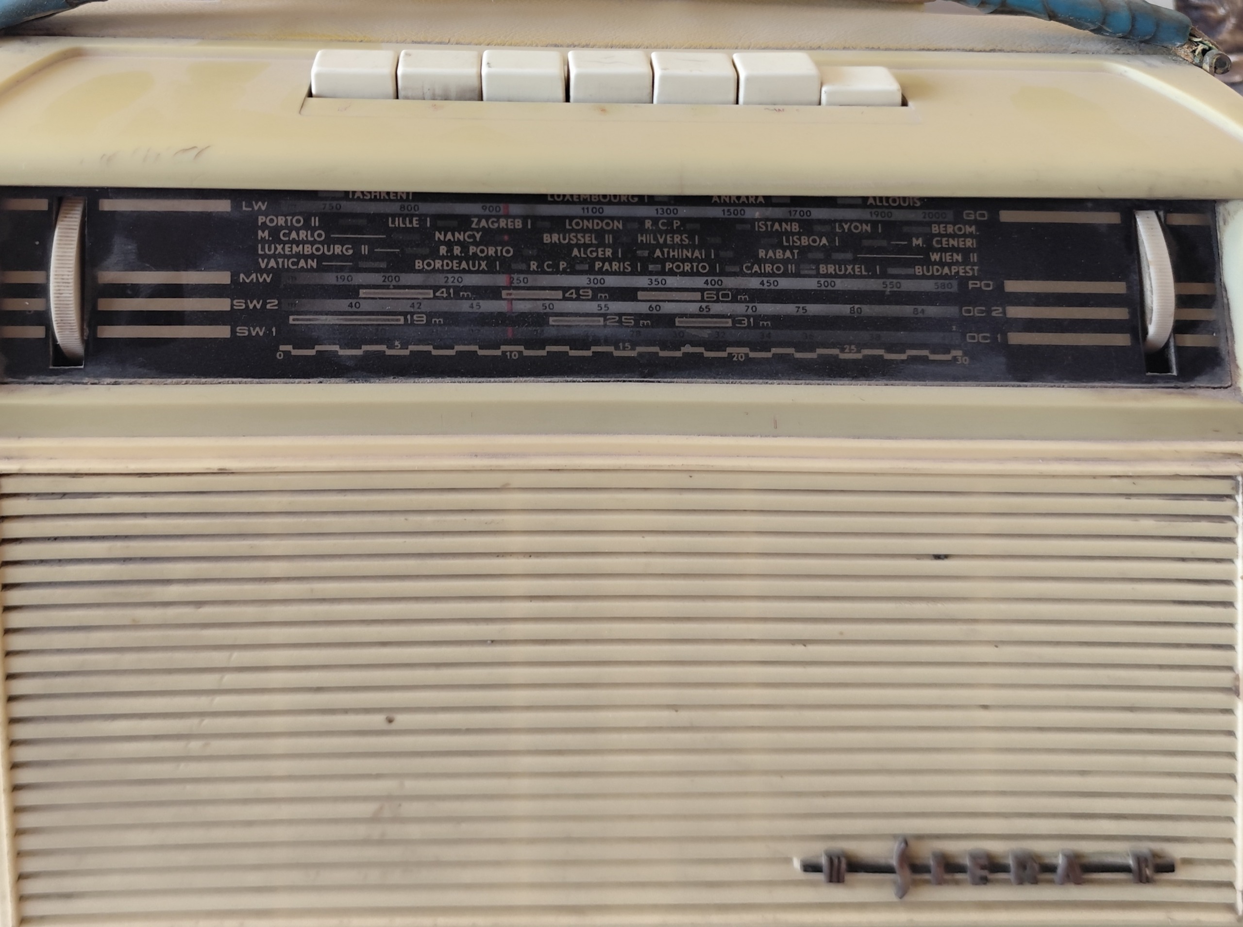 رادیو عتیقه سیرا ساخت هلند