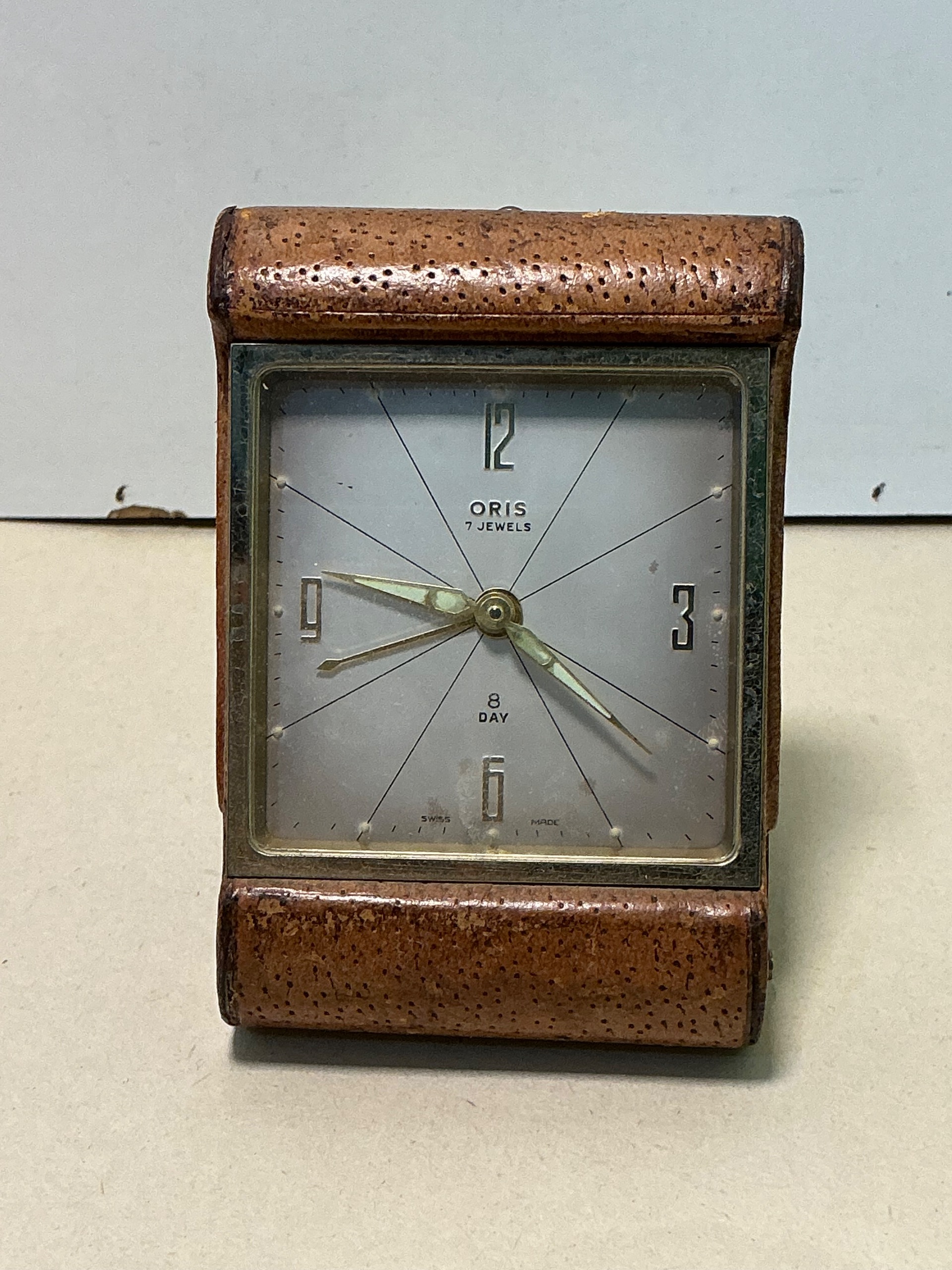 ساعت هشت روز کوک سوئیسی مسافرتی توضیحات