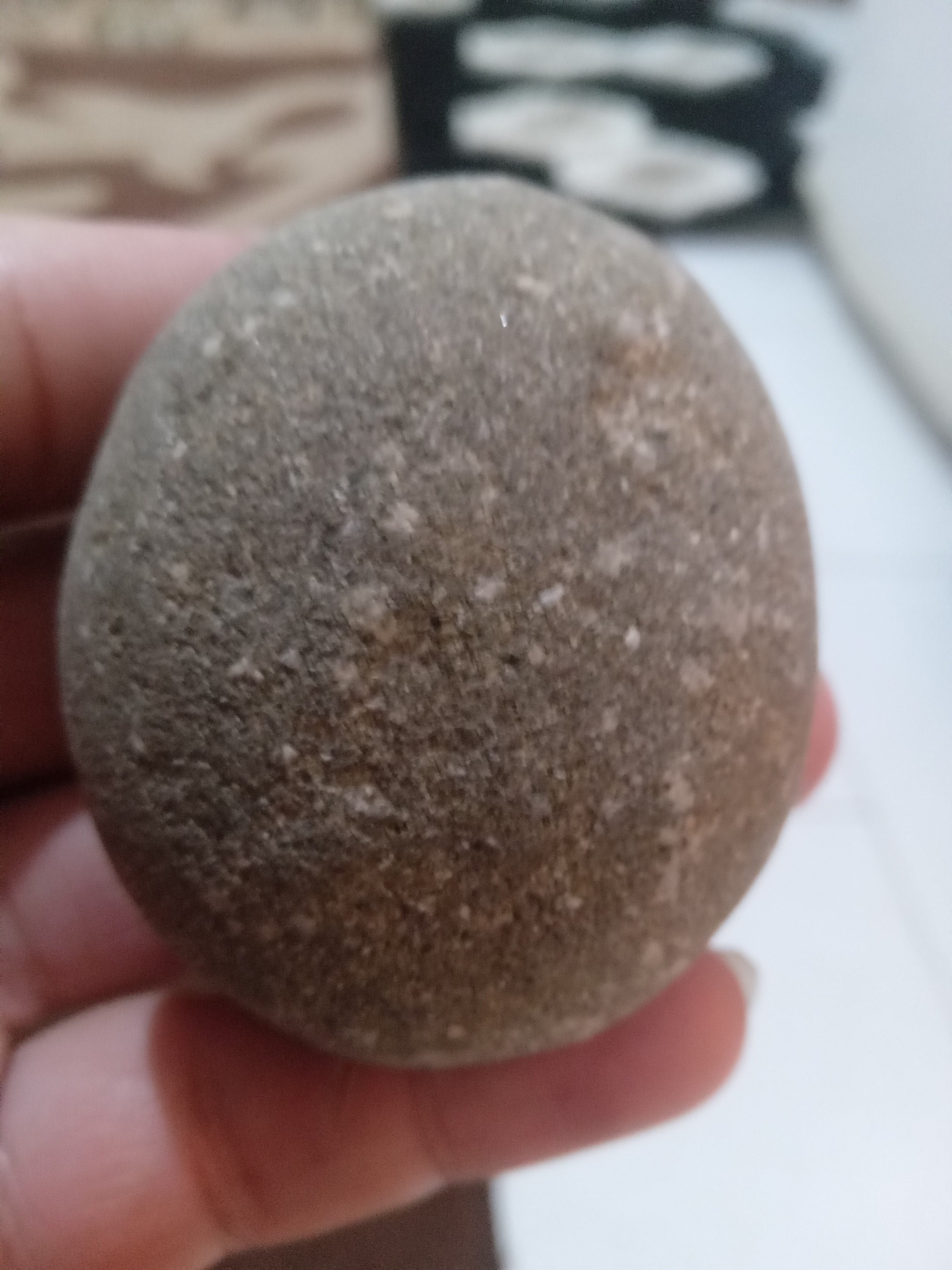 سنگی گرد و زیبا