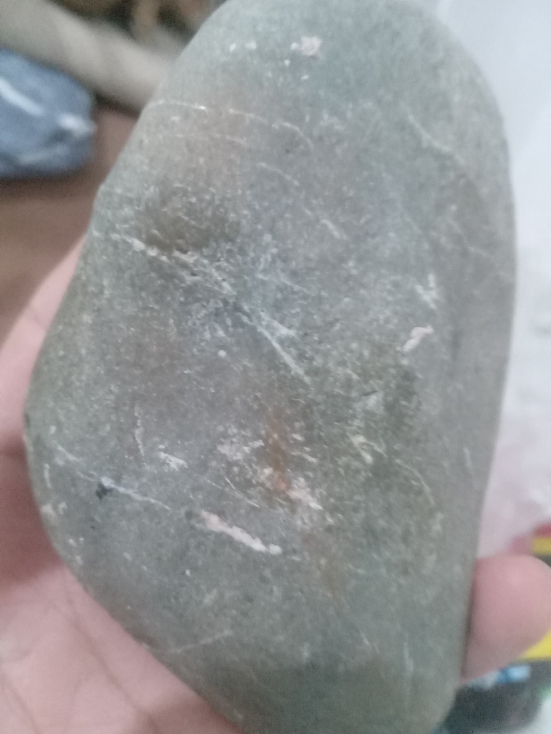 سنگ سبزو پرتقالی رنگ بسیار قیمتی