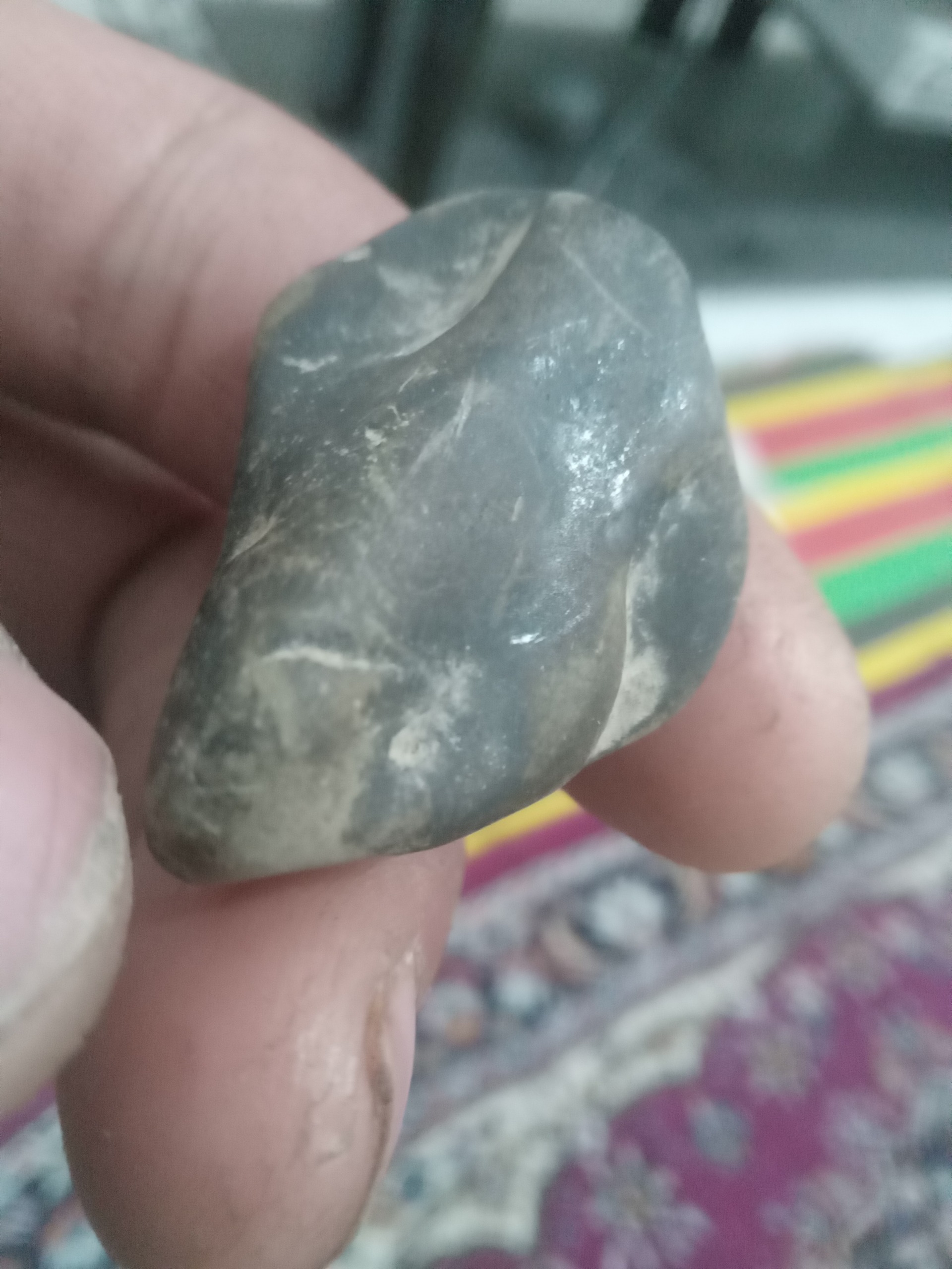 شهاب سنگ یشمی رنگ