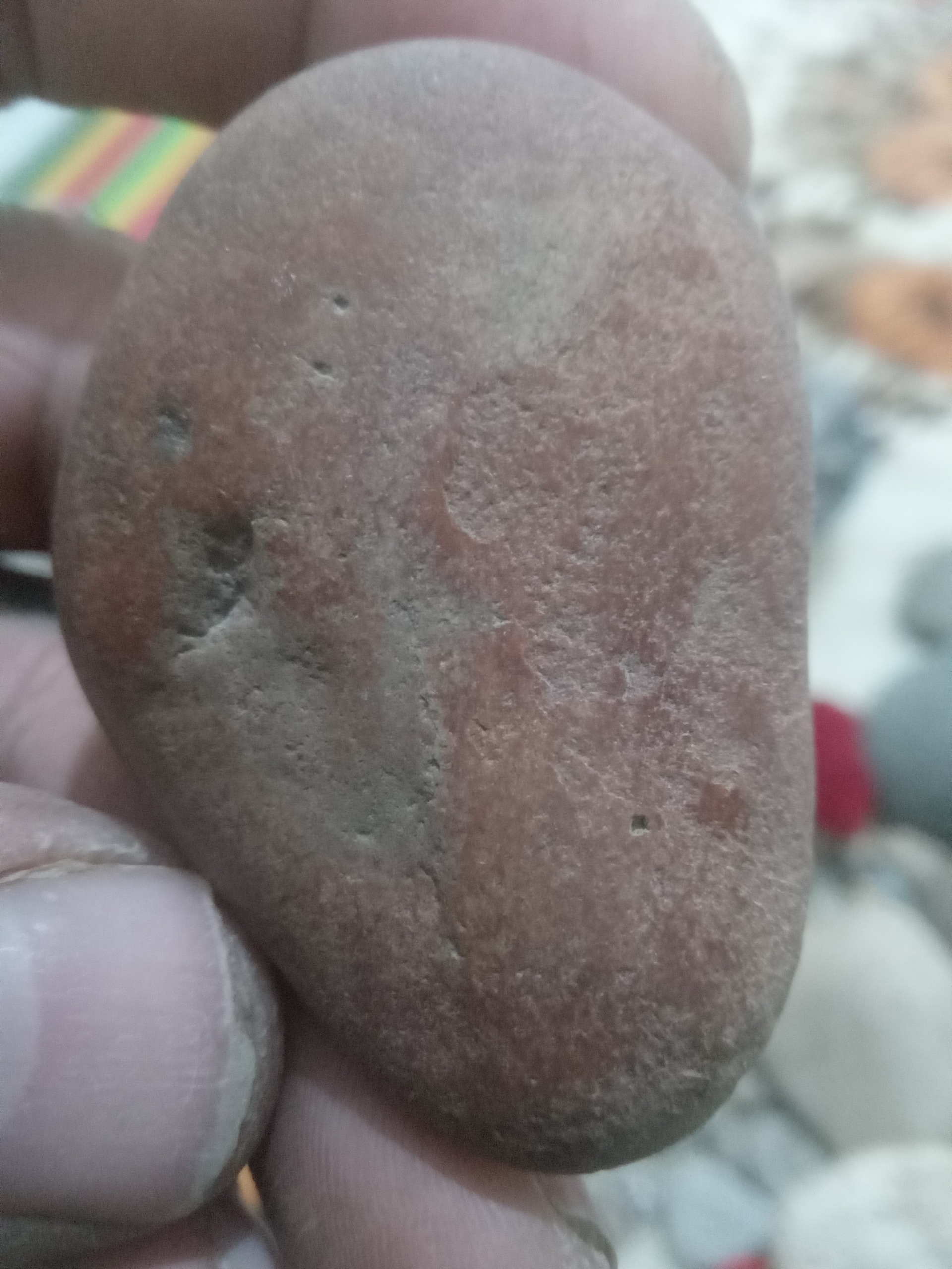 سنگ با سختیه بالا و رنگ پرتقالی