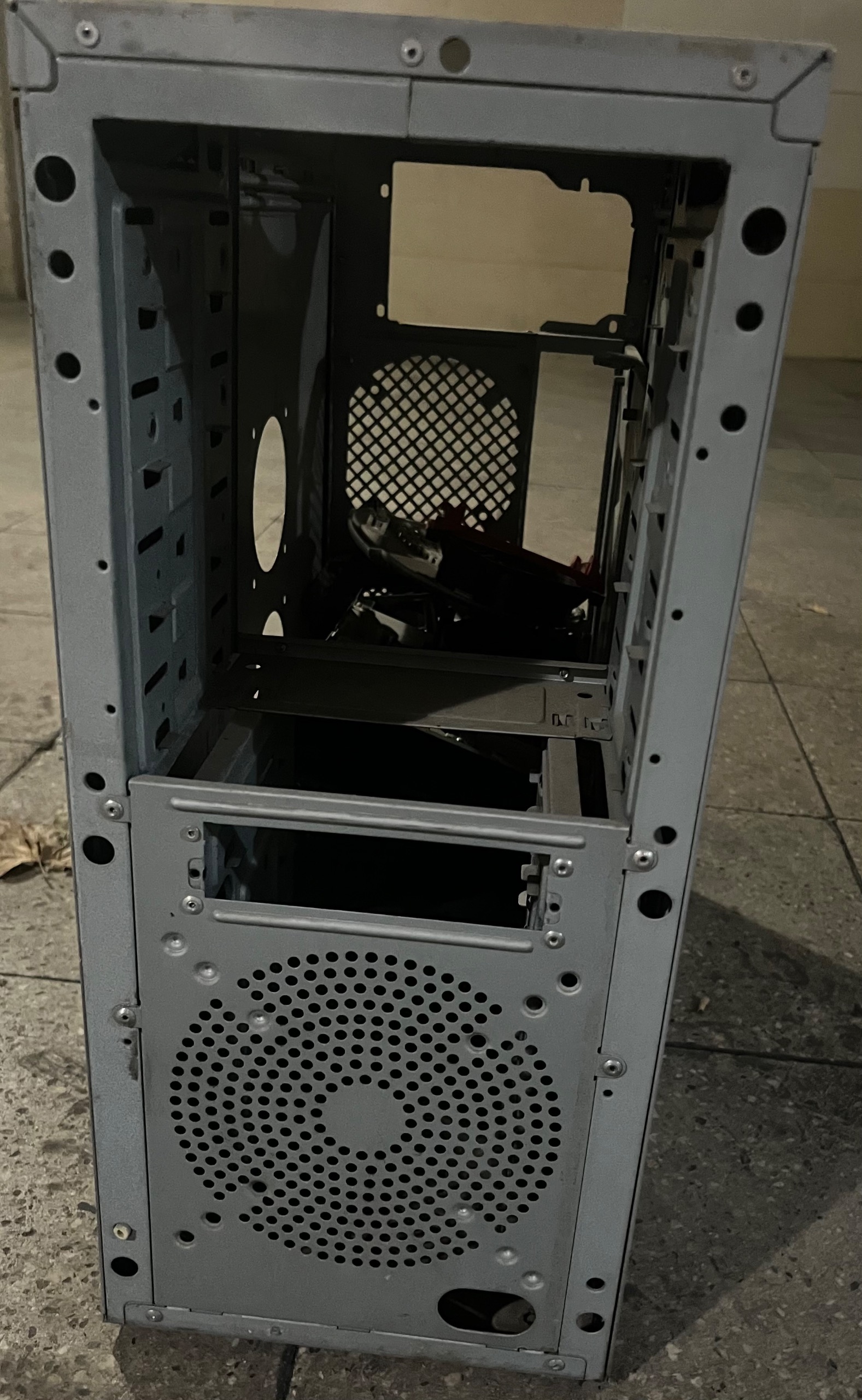 کیس خالی کامپیوتر