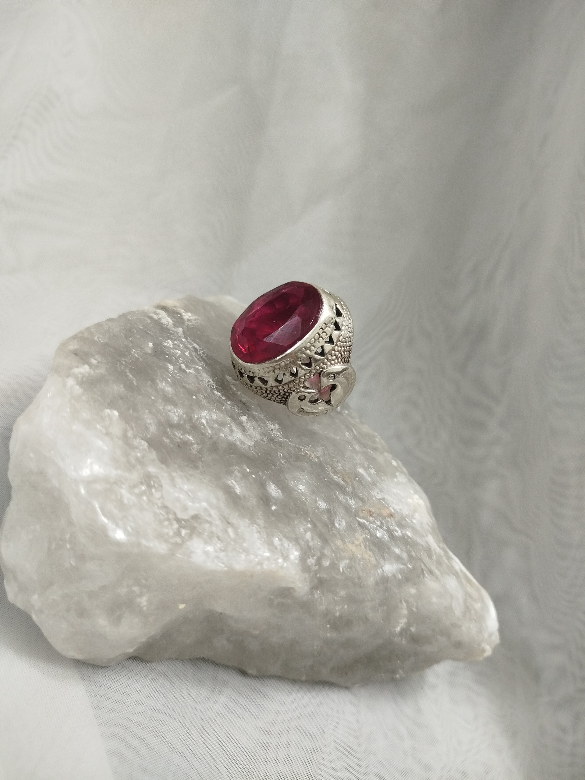 انگشتر یاقوت افریقایی کهنه