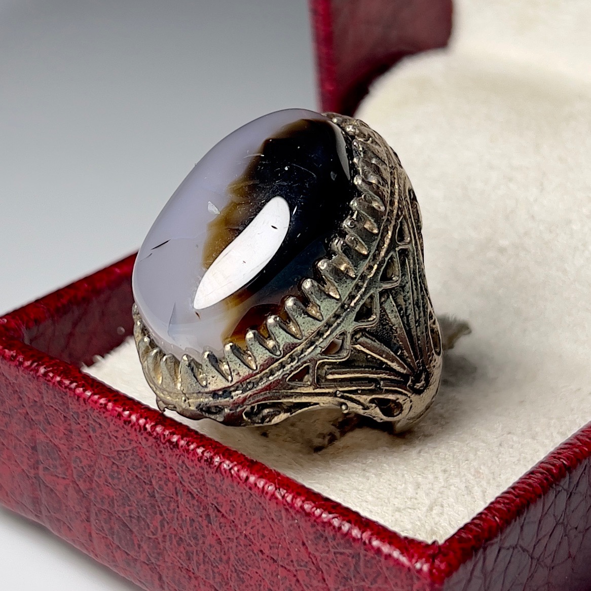 انگشتر لوکس نگین درشت عقیق سلیمانی دو طبع