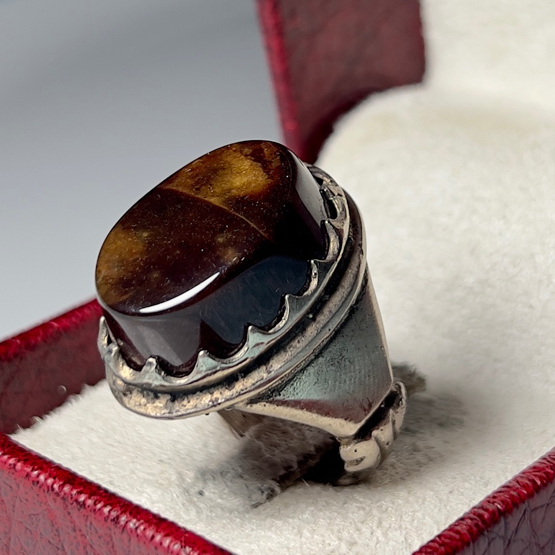 انگشتر جذاب نگین عقیق سلیمانی کلکسیونی