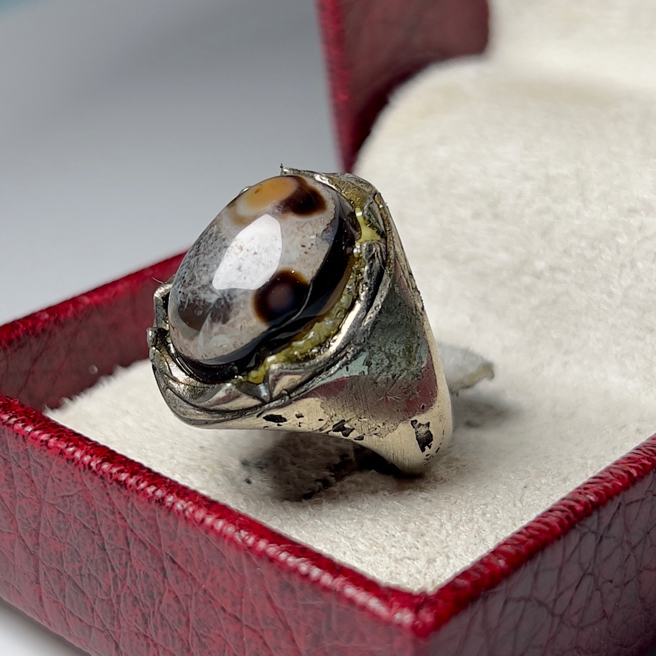 انگشتر بی نظیر نگین باباقوری چشم دار