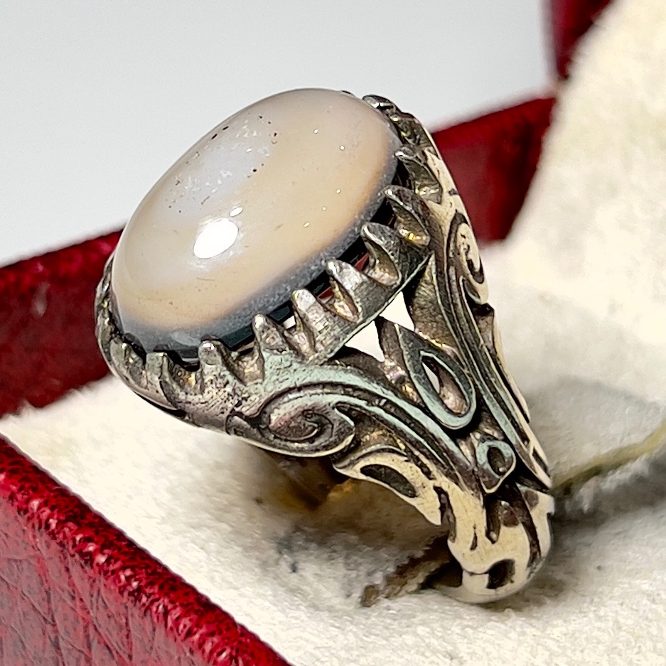 انگشتر باباقوری هاله دار خاص معدنی