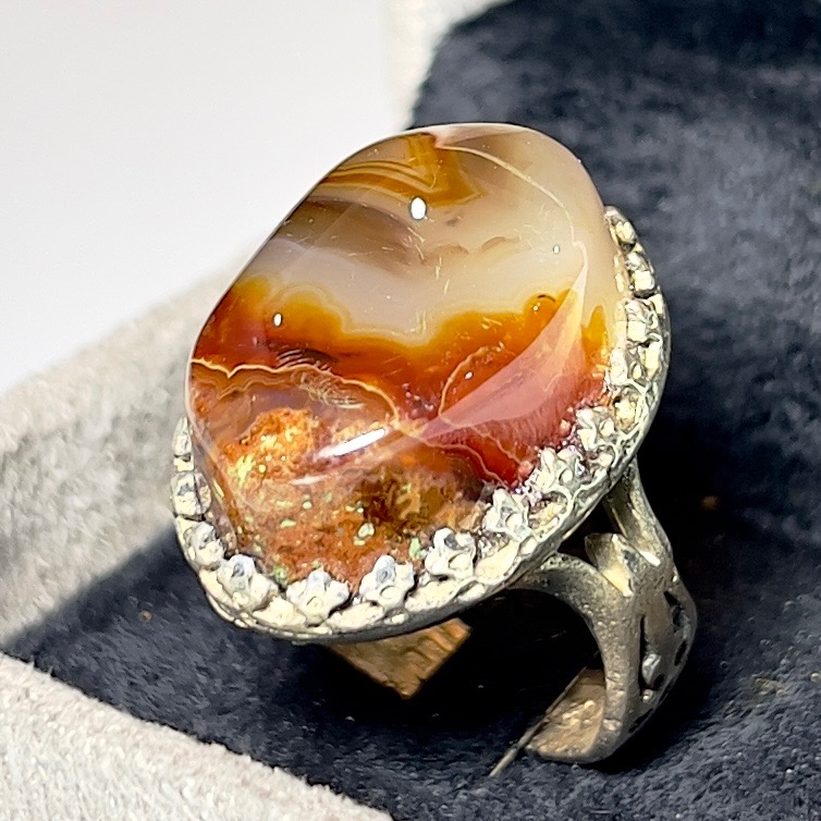 انگشترفاخر عقیق منظره خاص و معدنی