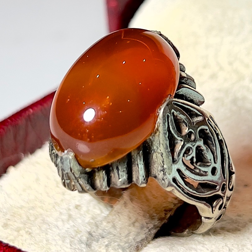 انگشتربی مانند عقیق یمنی سرخ آبدار